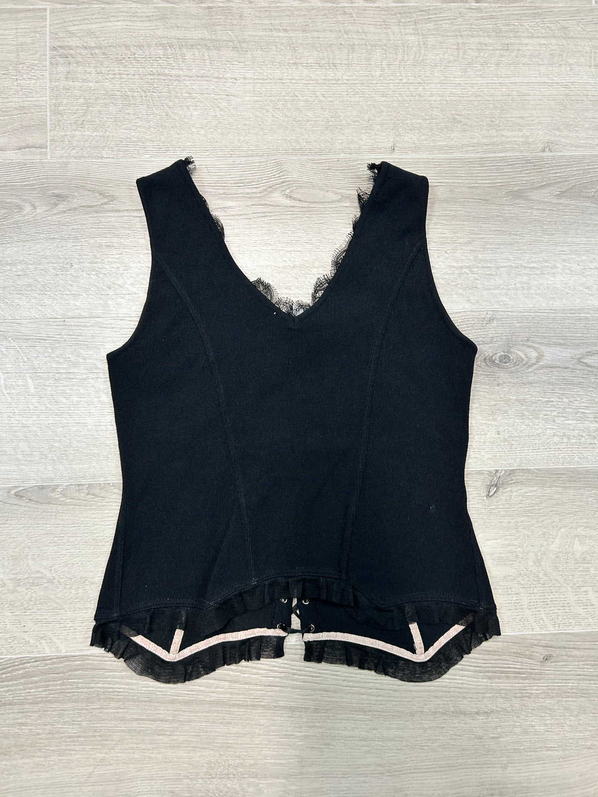 BLACK TOP WITH LACE DETAIL