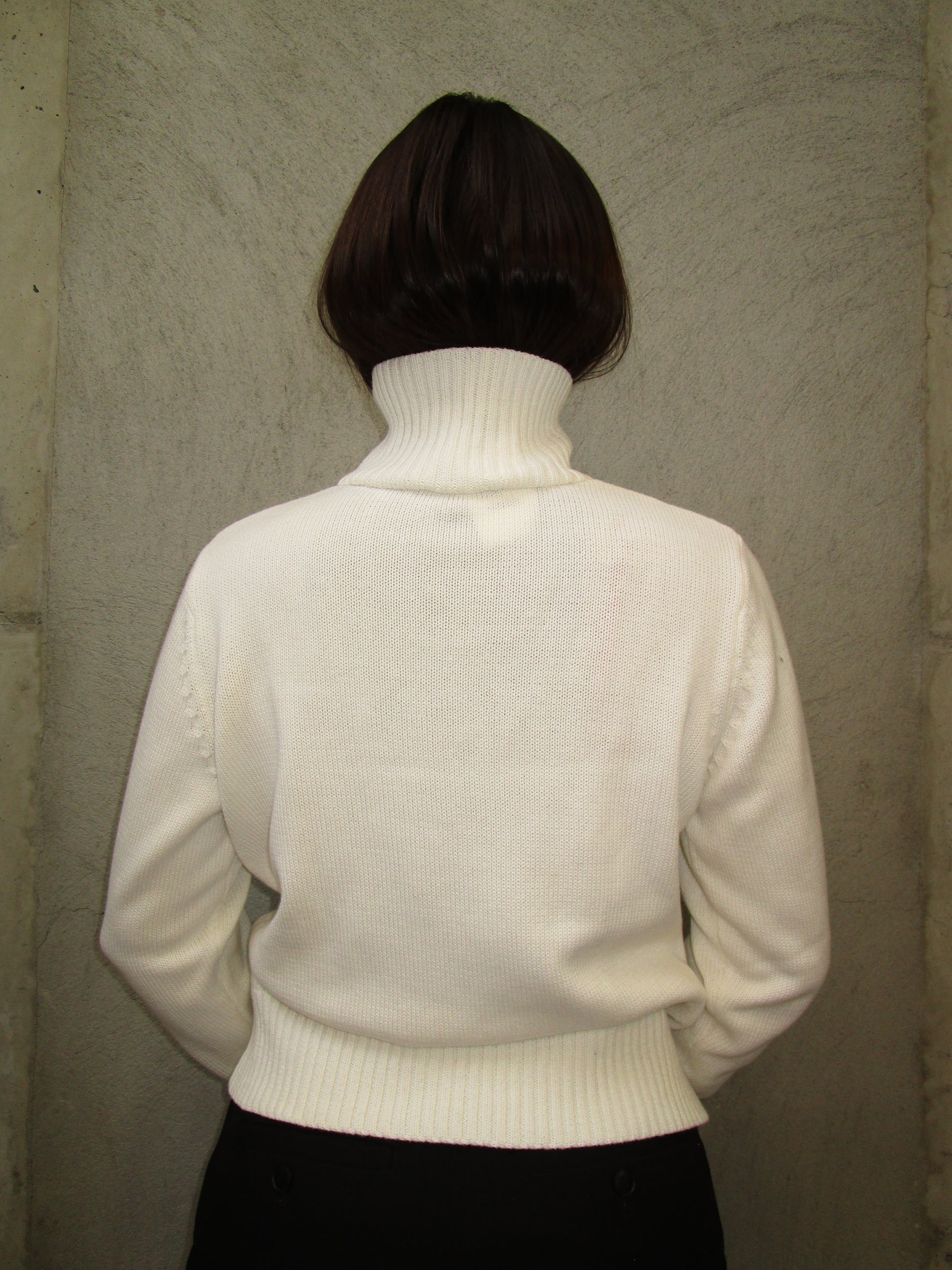 WHITE ZIP UP SWEATER