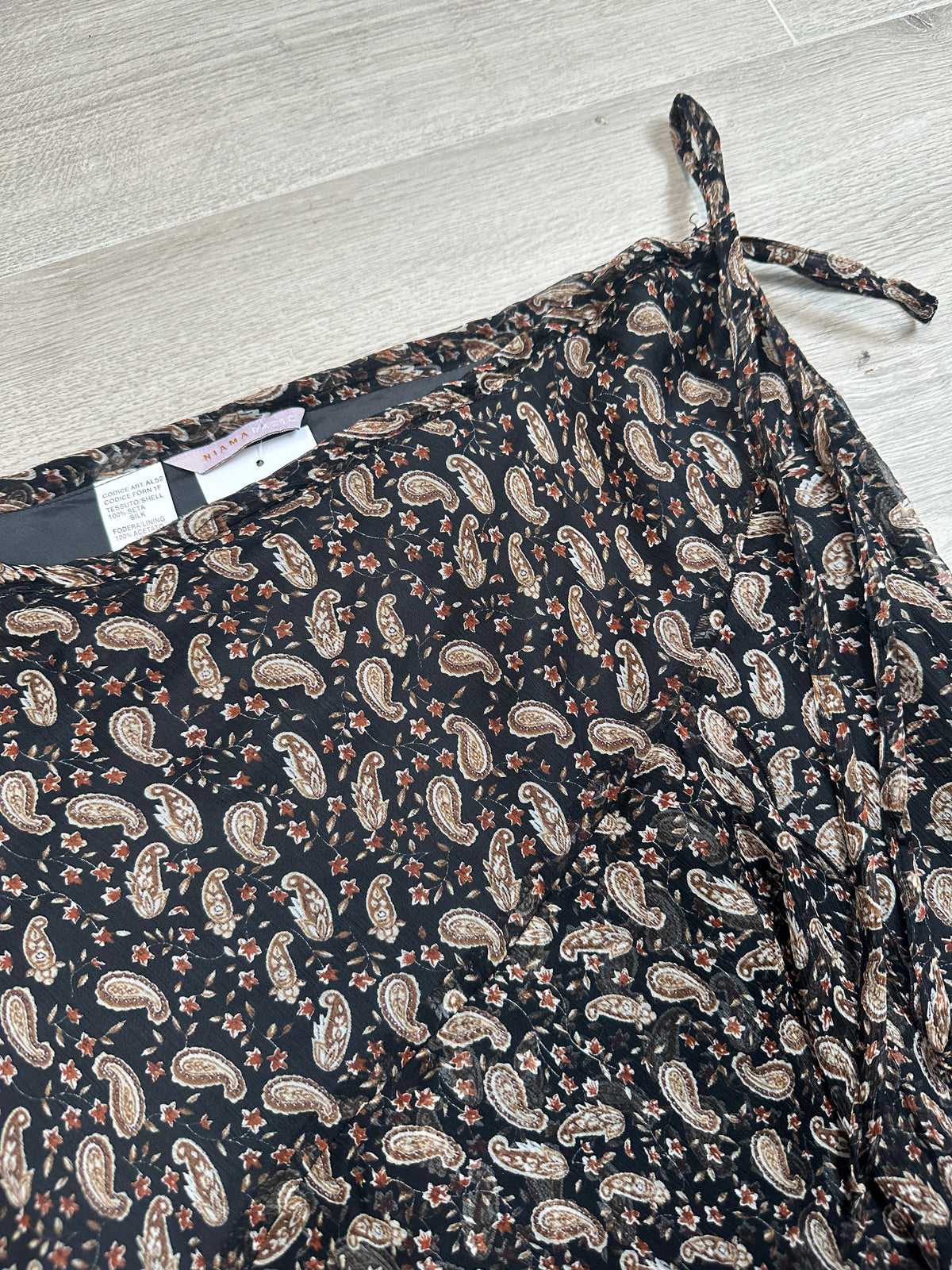 BLACK SKIRT WITH BROWN DETAILS
