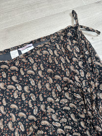 BLACK SKIRT WITH BROWN DETAILS