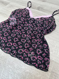 BLACK &amp; PINK MESH FLOWER TOP