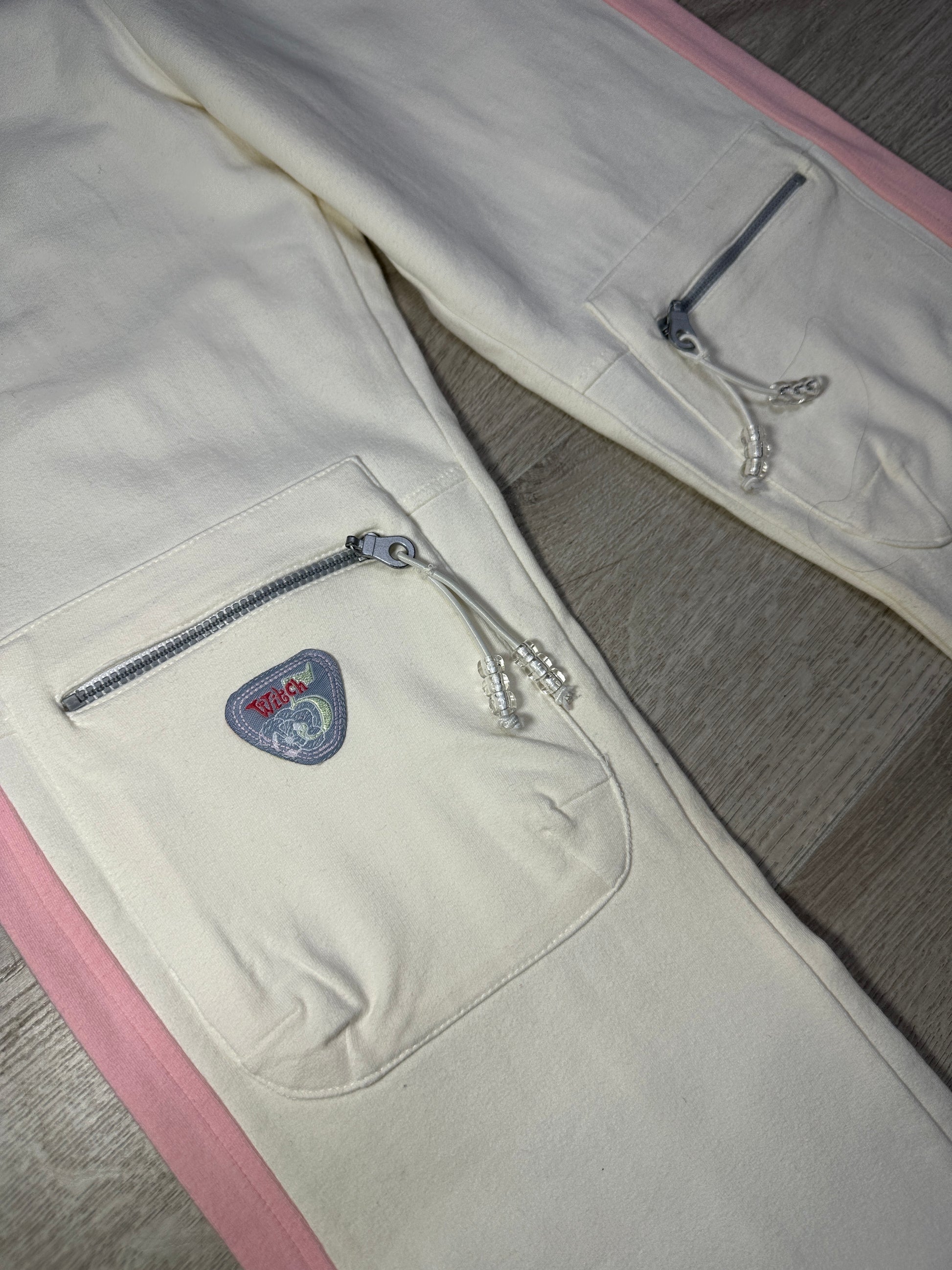 WHITE SWEATPANTS WITH PINK TRIM