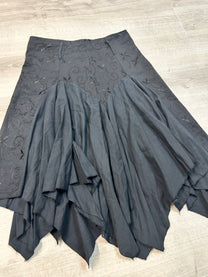 BLACK FLOWIE SKIRT