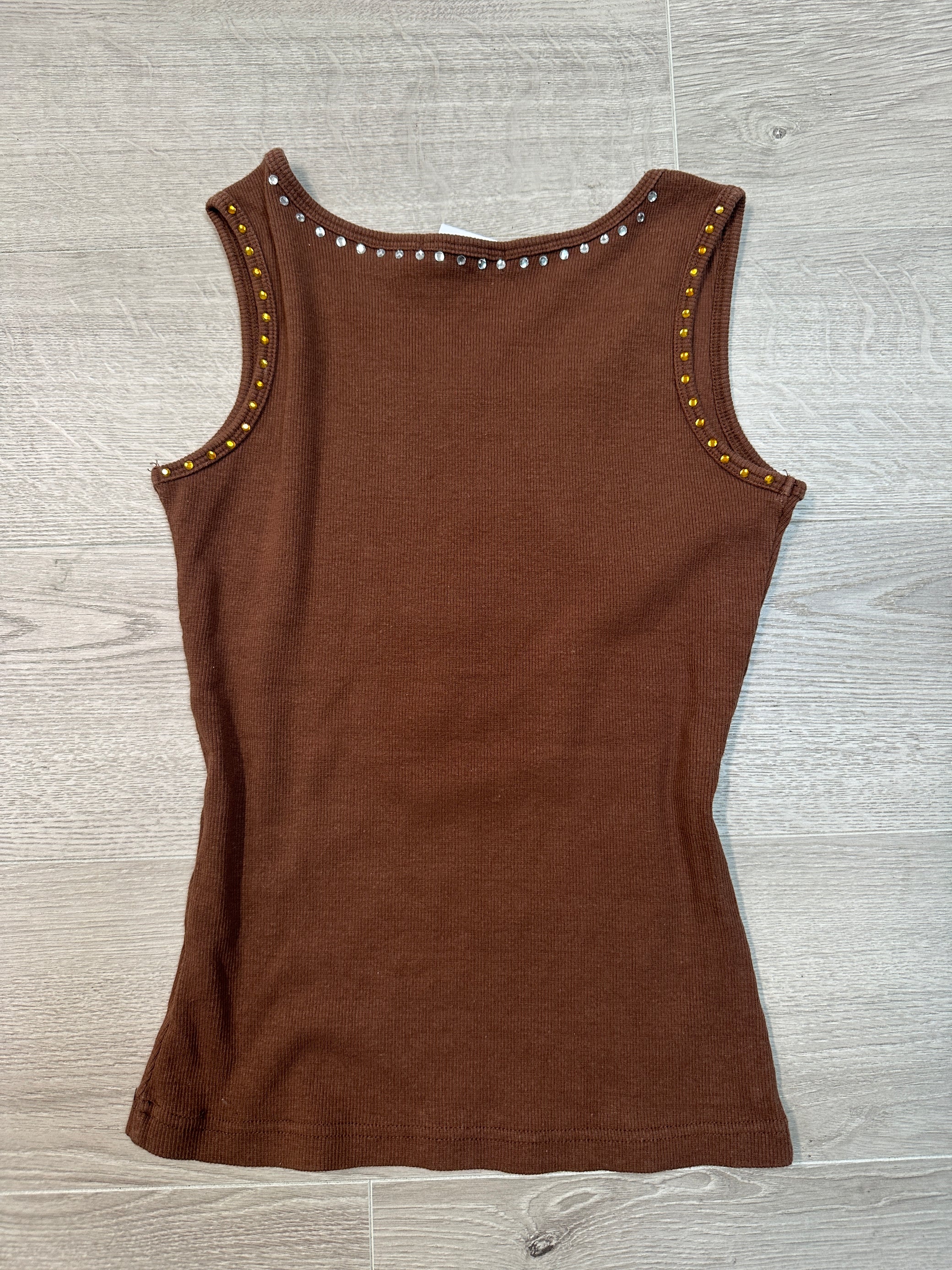 BROWN TANK TOP WITH GRAPHIC