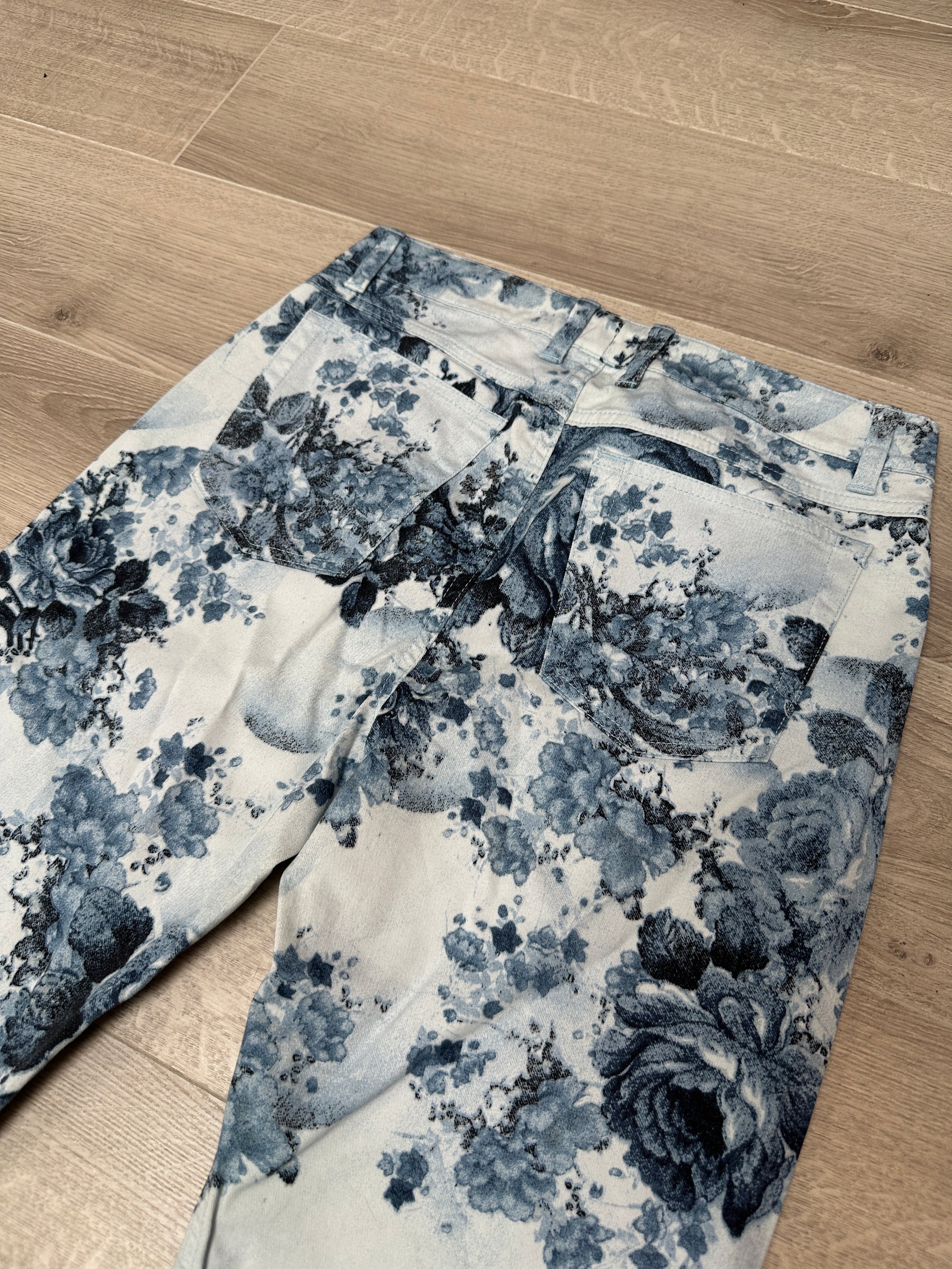 WHITE &amp; BLUE PANTS