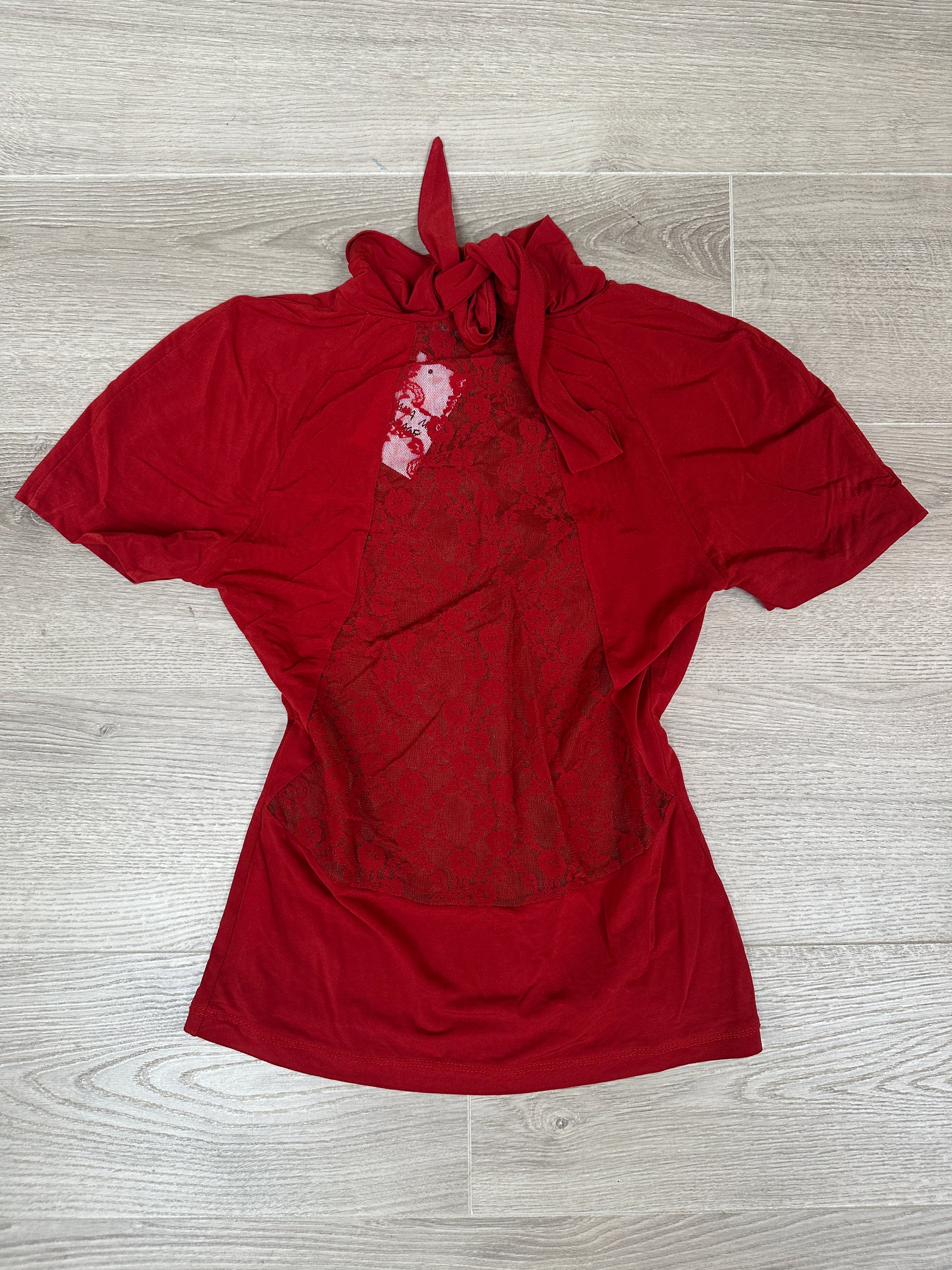 RED T-SHIRT WITH LACE BACK