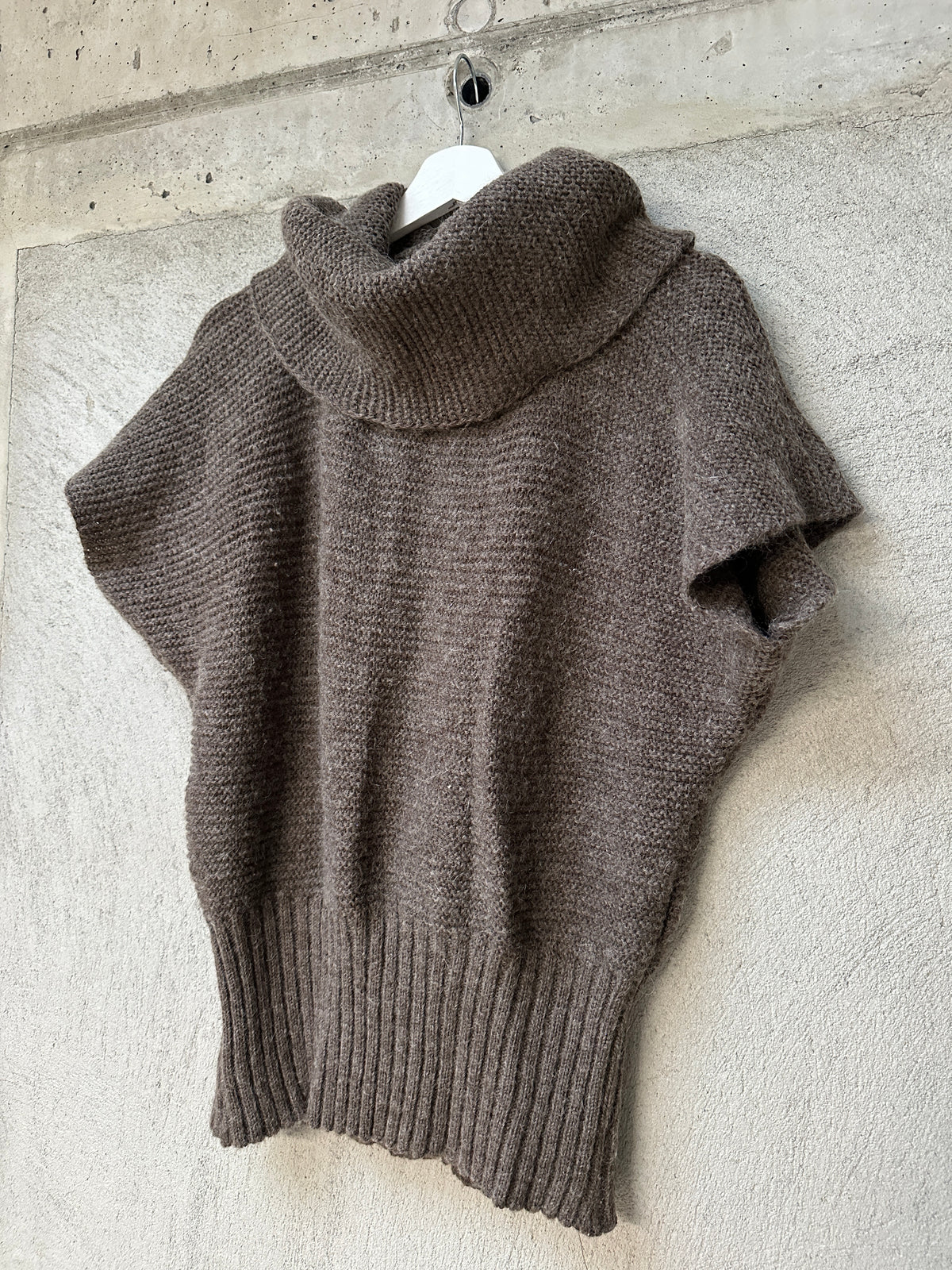 BROWN KNITTED TOP