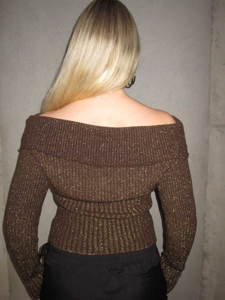 BROWN SWEATER WITH GOLD DETAIL