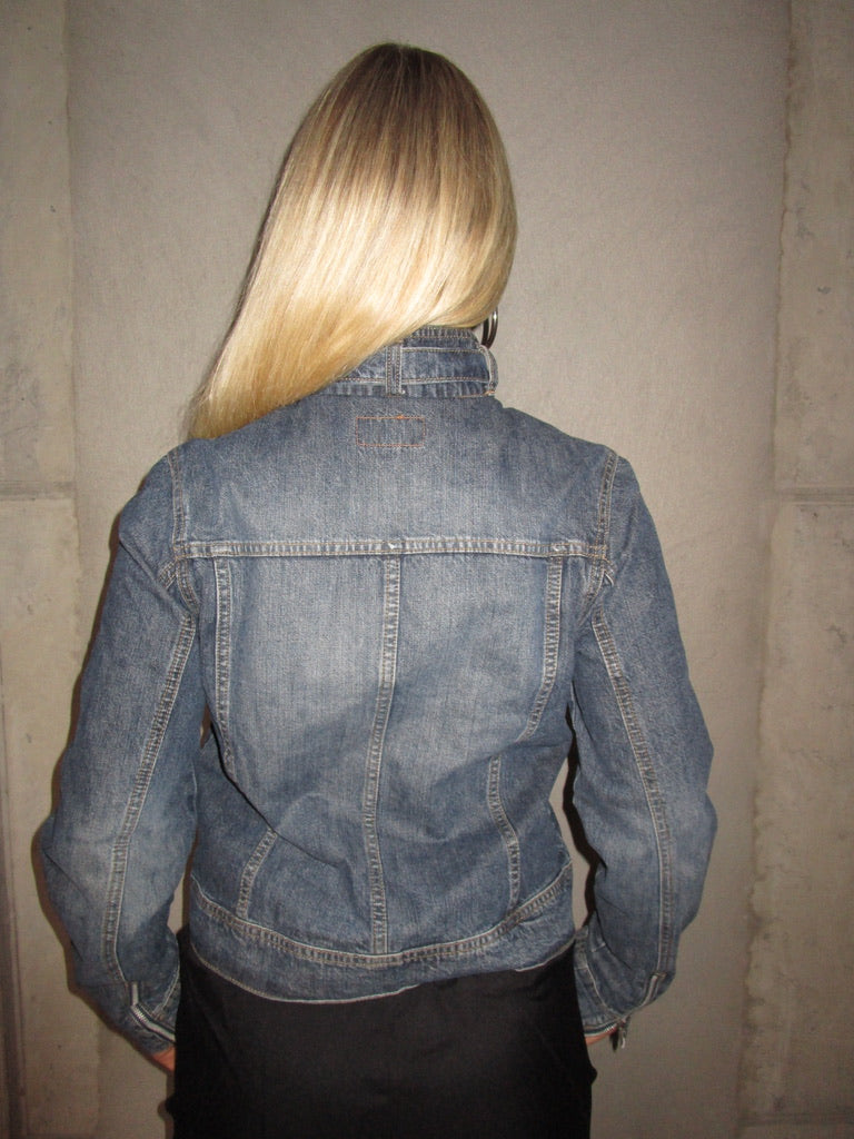 DENIM JACKET WITH A ZIPPER