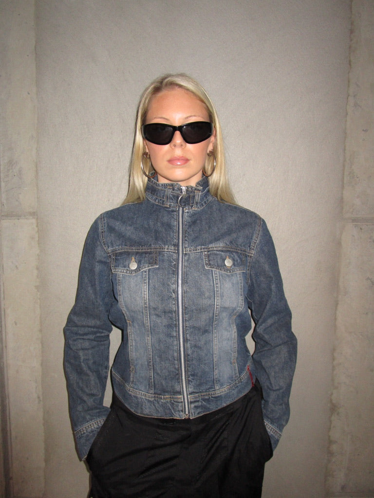 DENIM JACKET WITH A ZIPPER