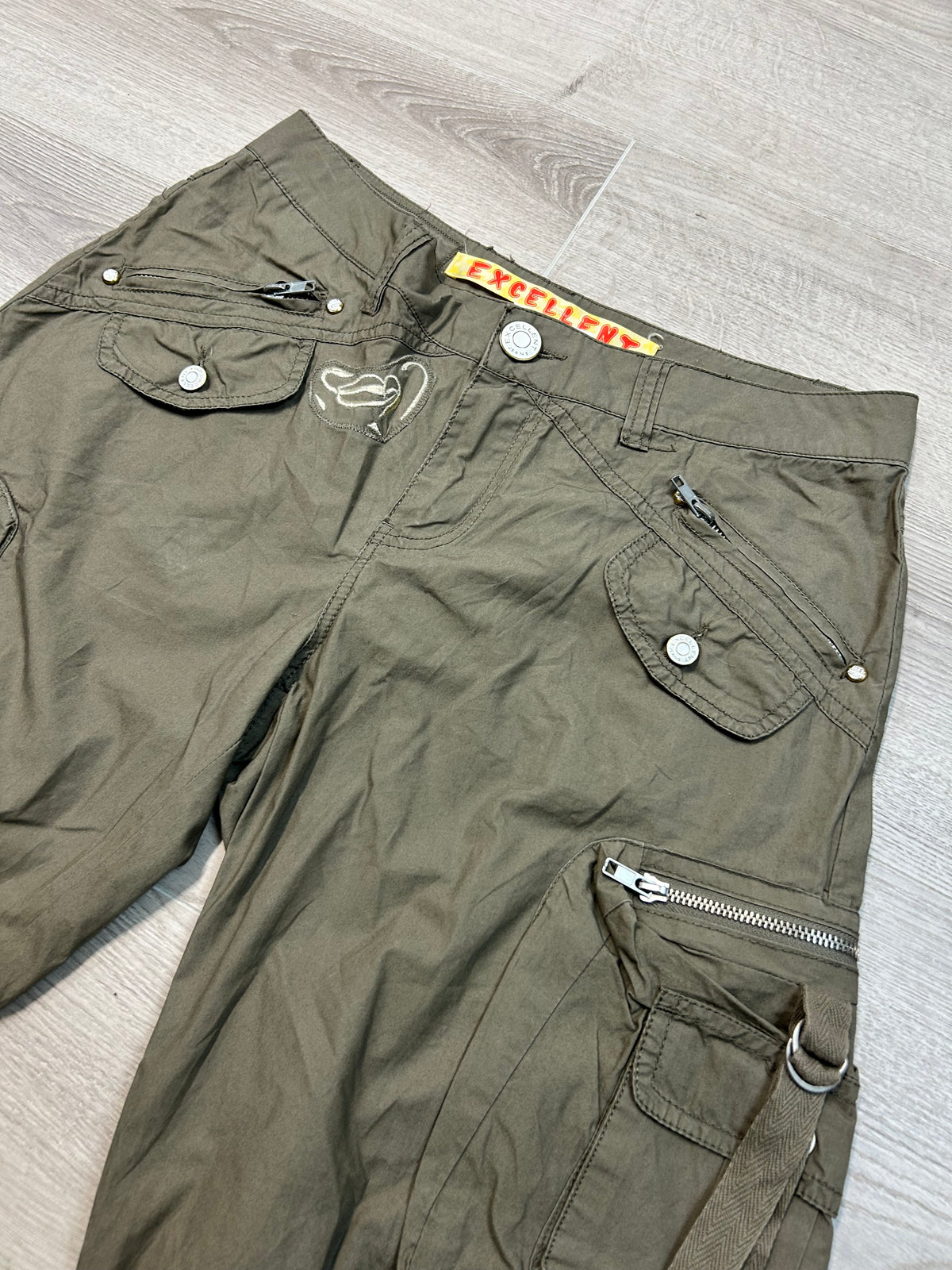 GREEN CARGO SHORTS