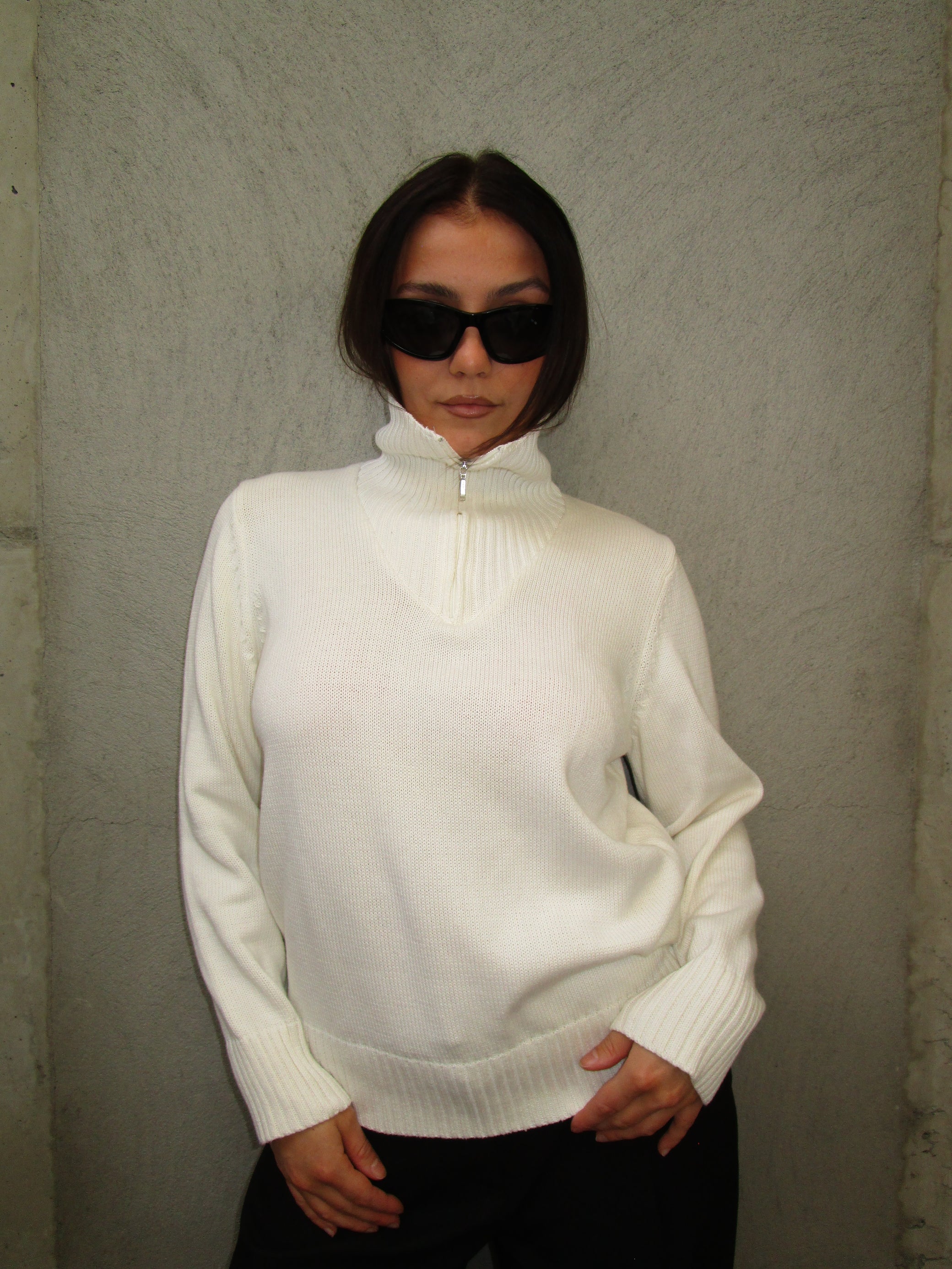 WHITE ZIP UP SWEATER