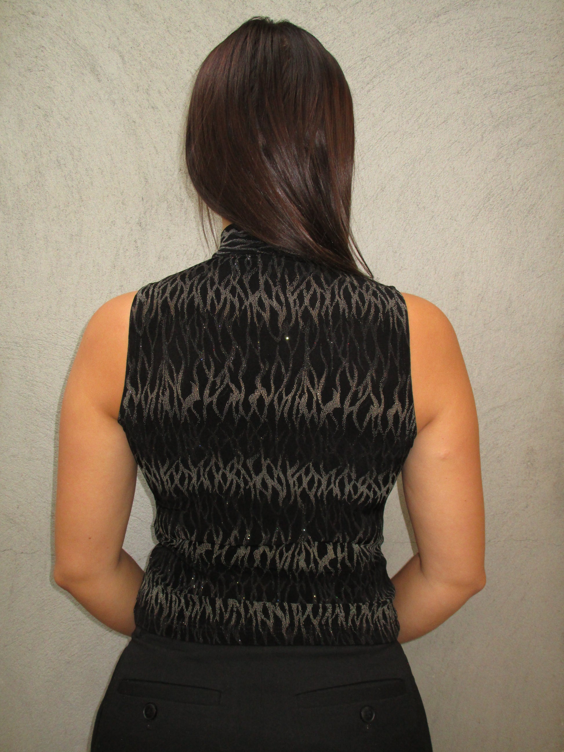BLACK HIGH NECK TOP WITH PATTERN