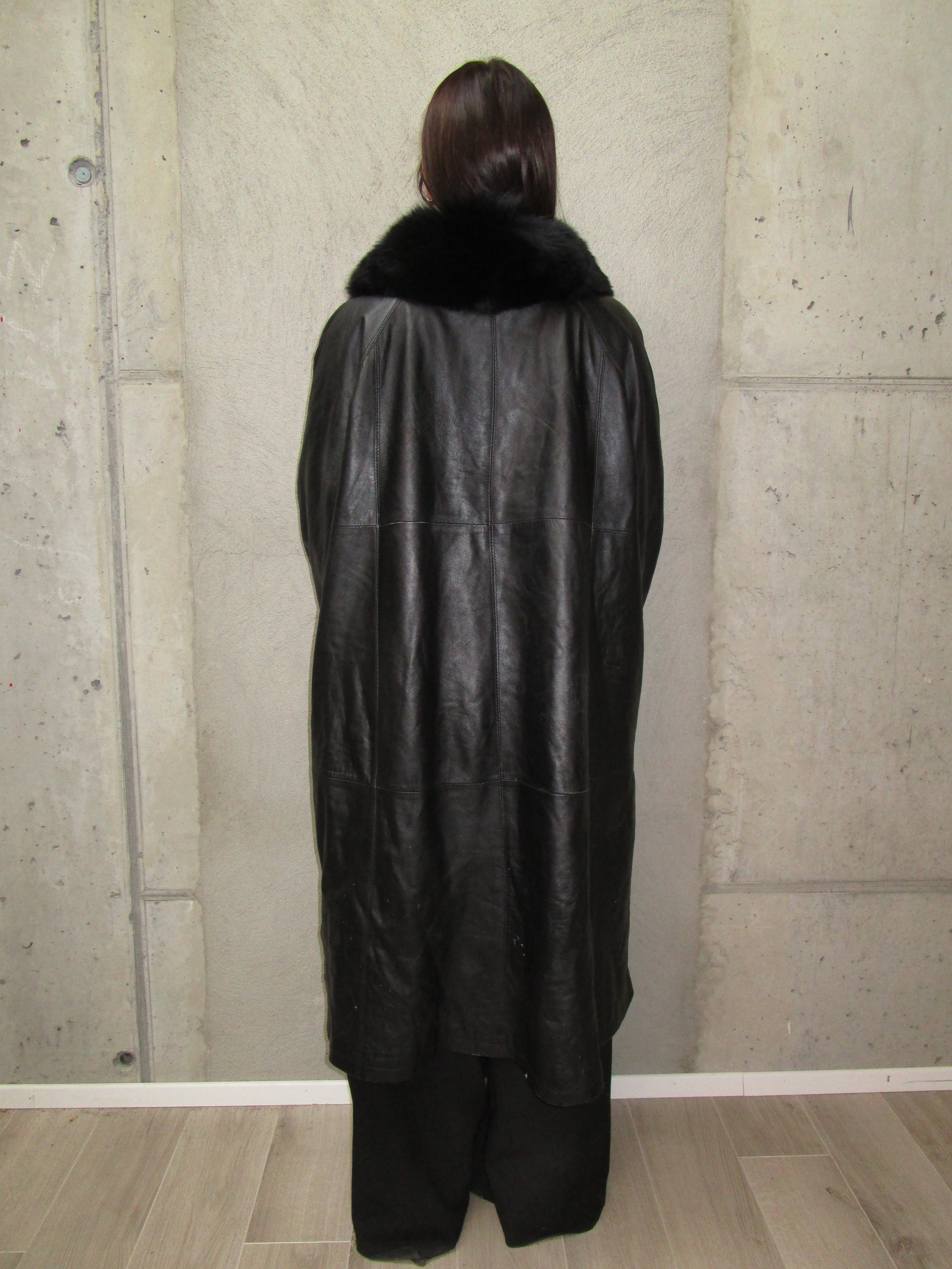 BLACK LEATHER COAT WITH FOC FUR COLLAR