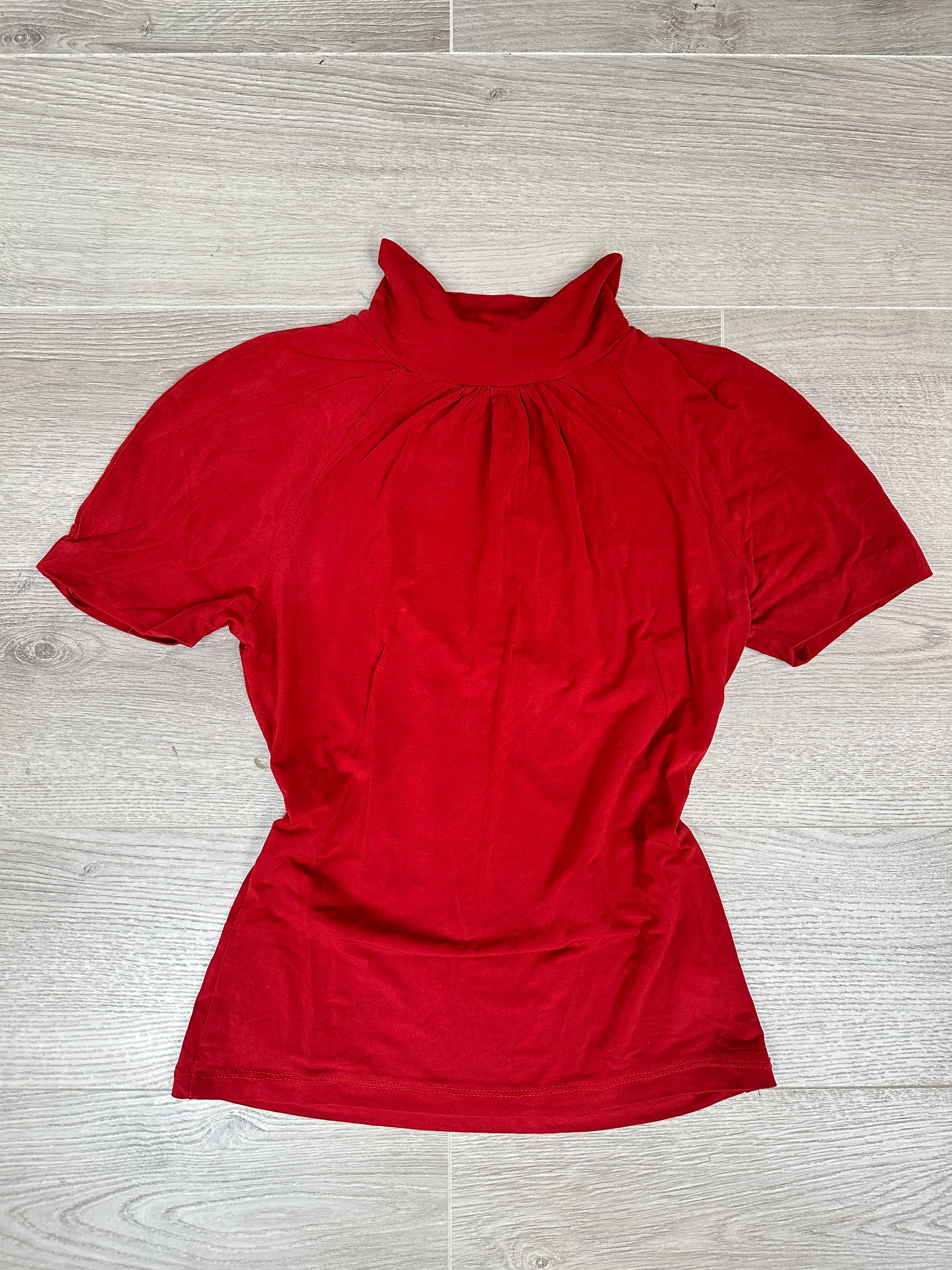 RED T-SHIRT WITH LACE BACK