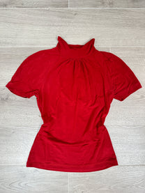 RED T-SHIRT WITH LACE BACK