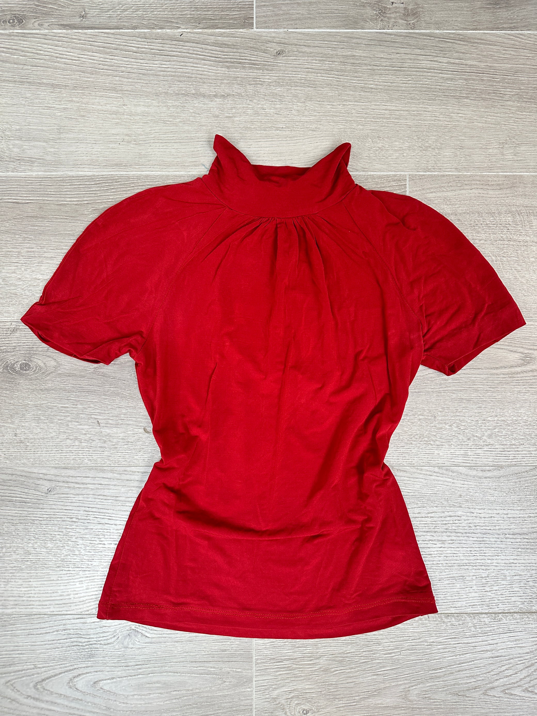 RED T-SHIRT WITH LACE BACK