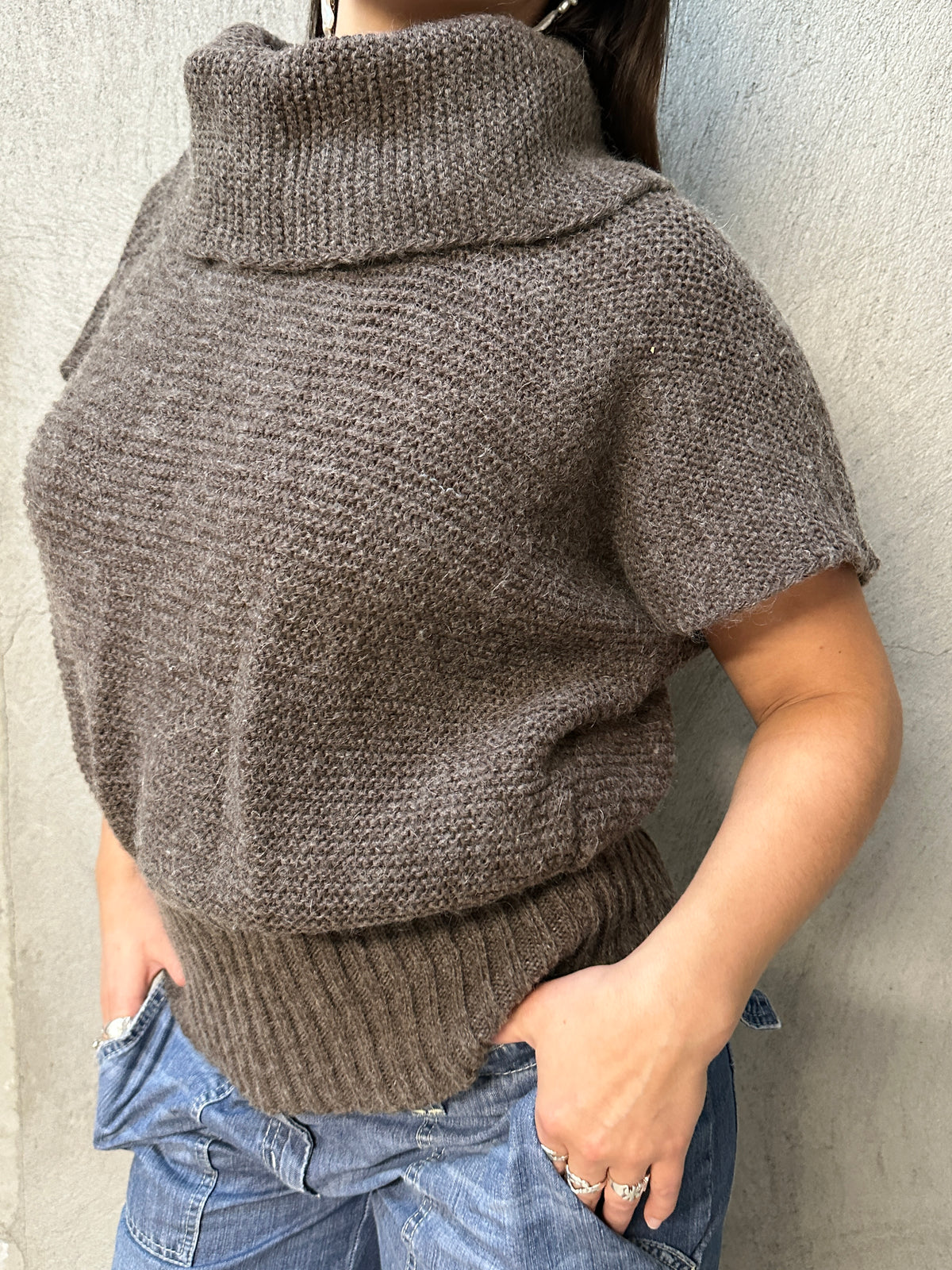 BROWN KNITTED TOP
