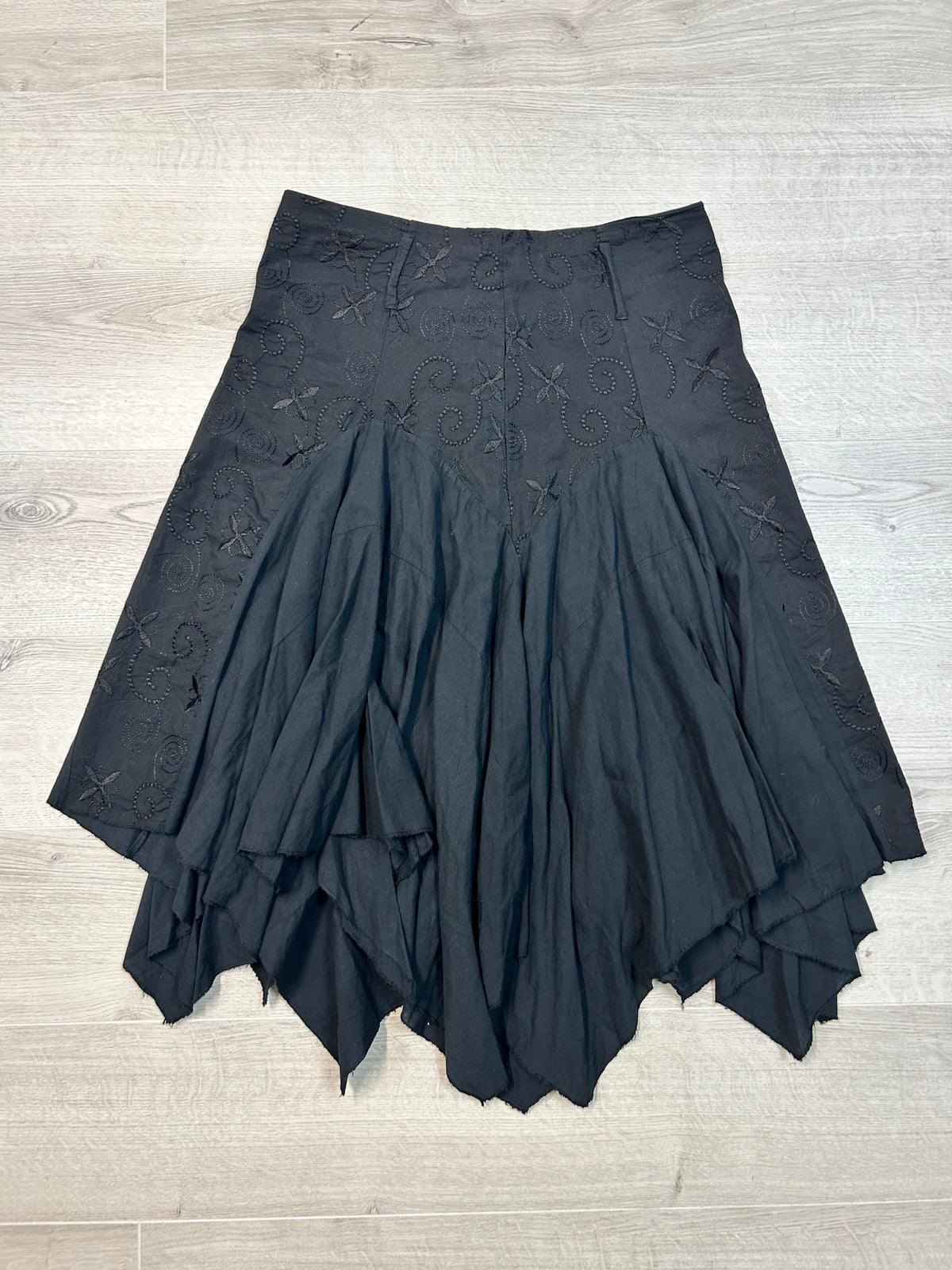BLACK FLOWIE SKIRT