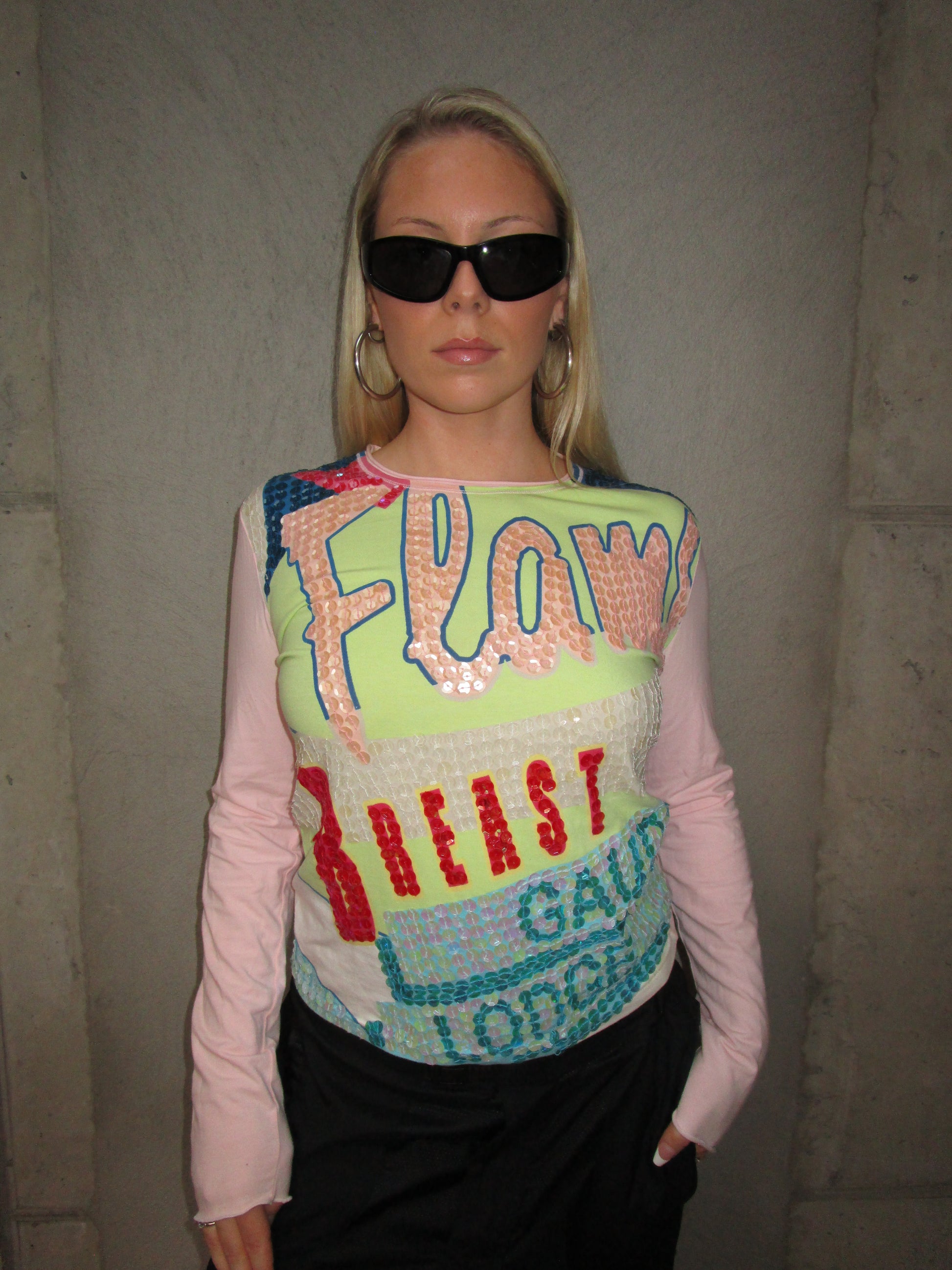 GRAPHIC SEQUIN LONGSLEEVE