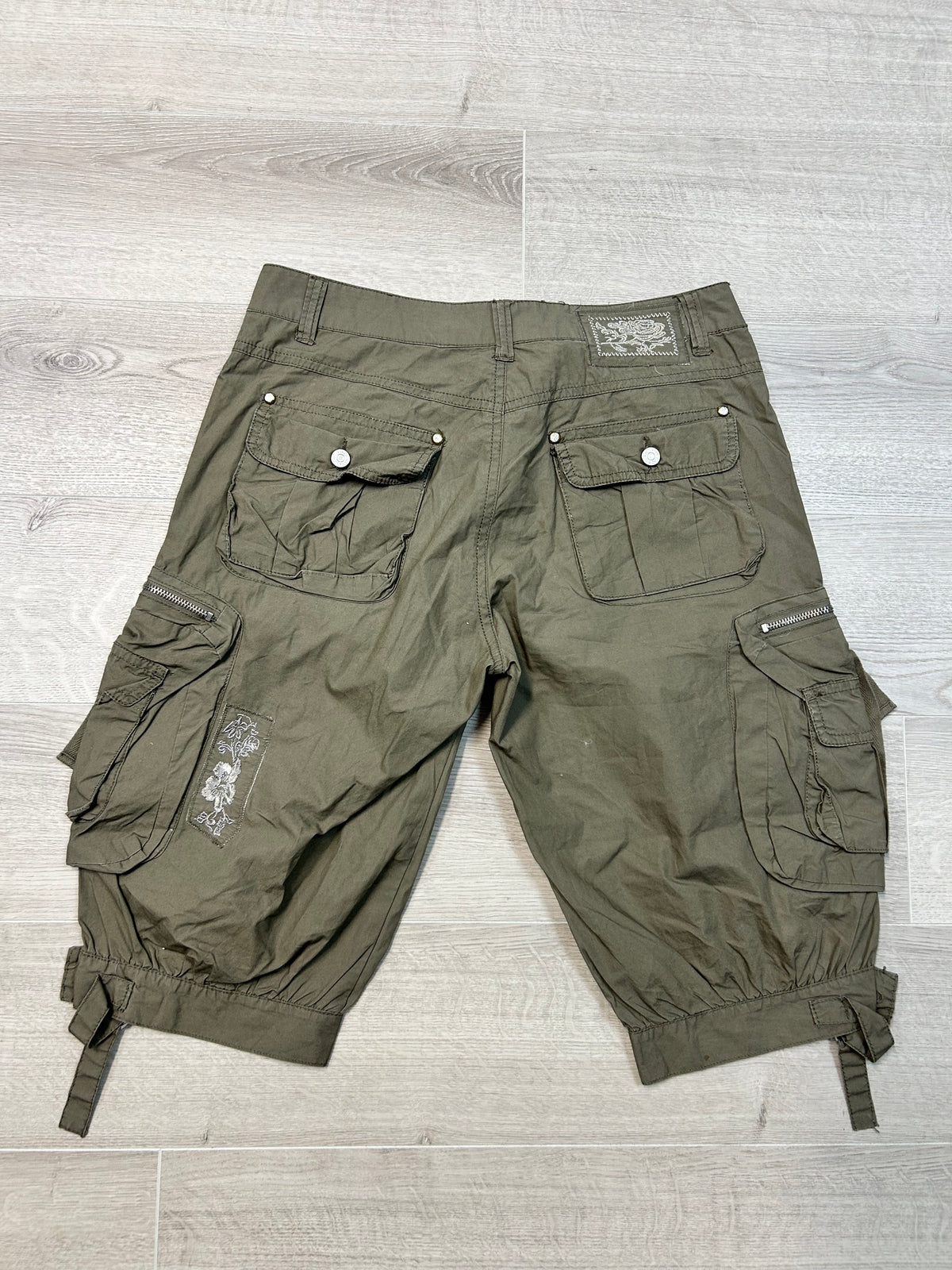 GREEN CARGO SHORTS