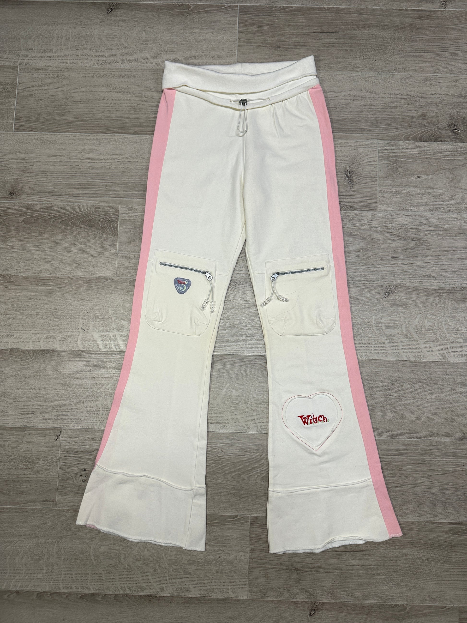 WHITE SWEATPANTS WITH PINK TRIM