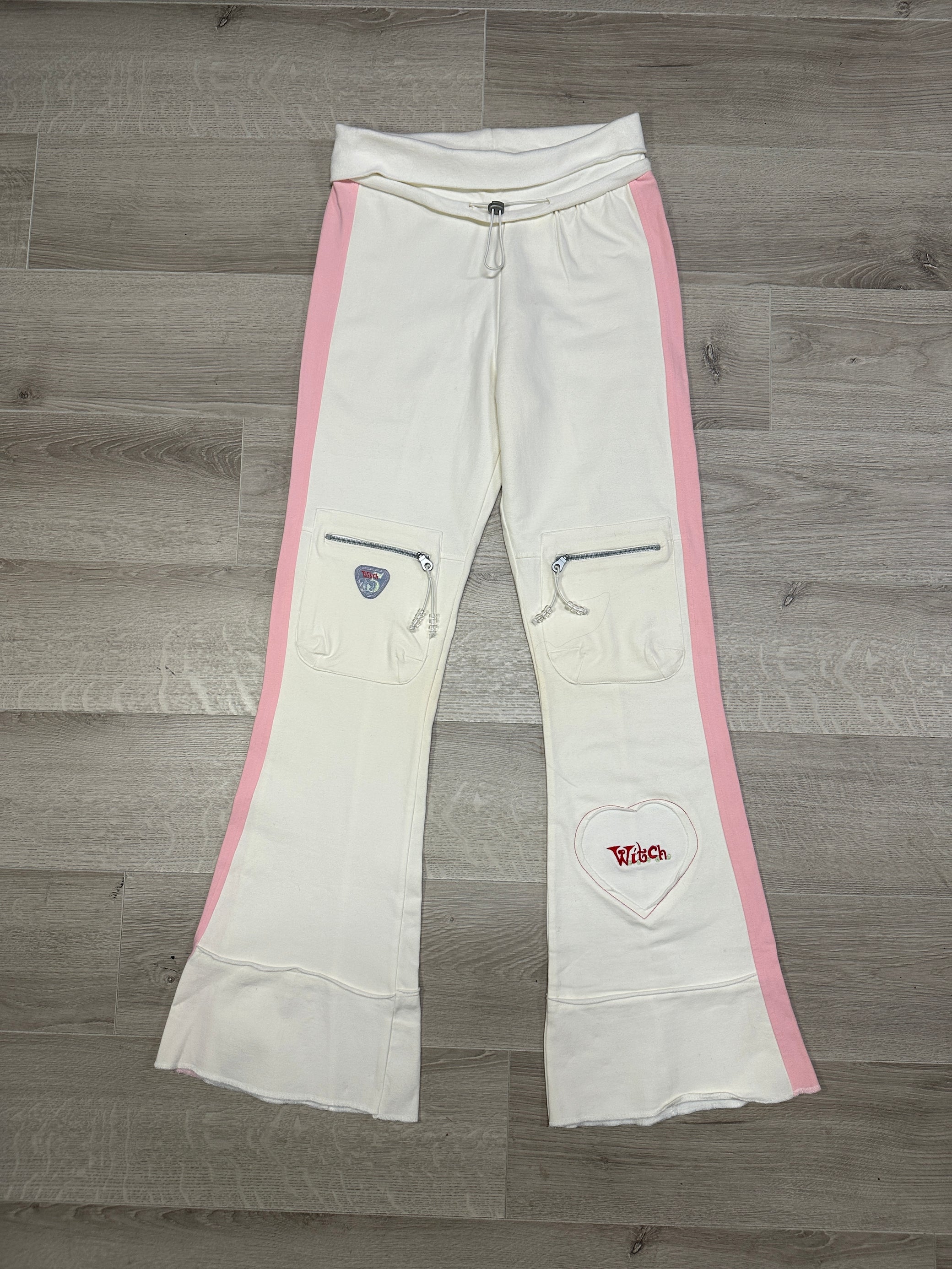 WHITE SWEATPANTS WITH PINK TRIM