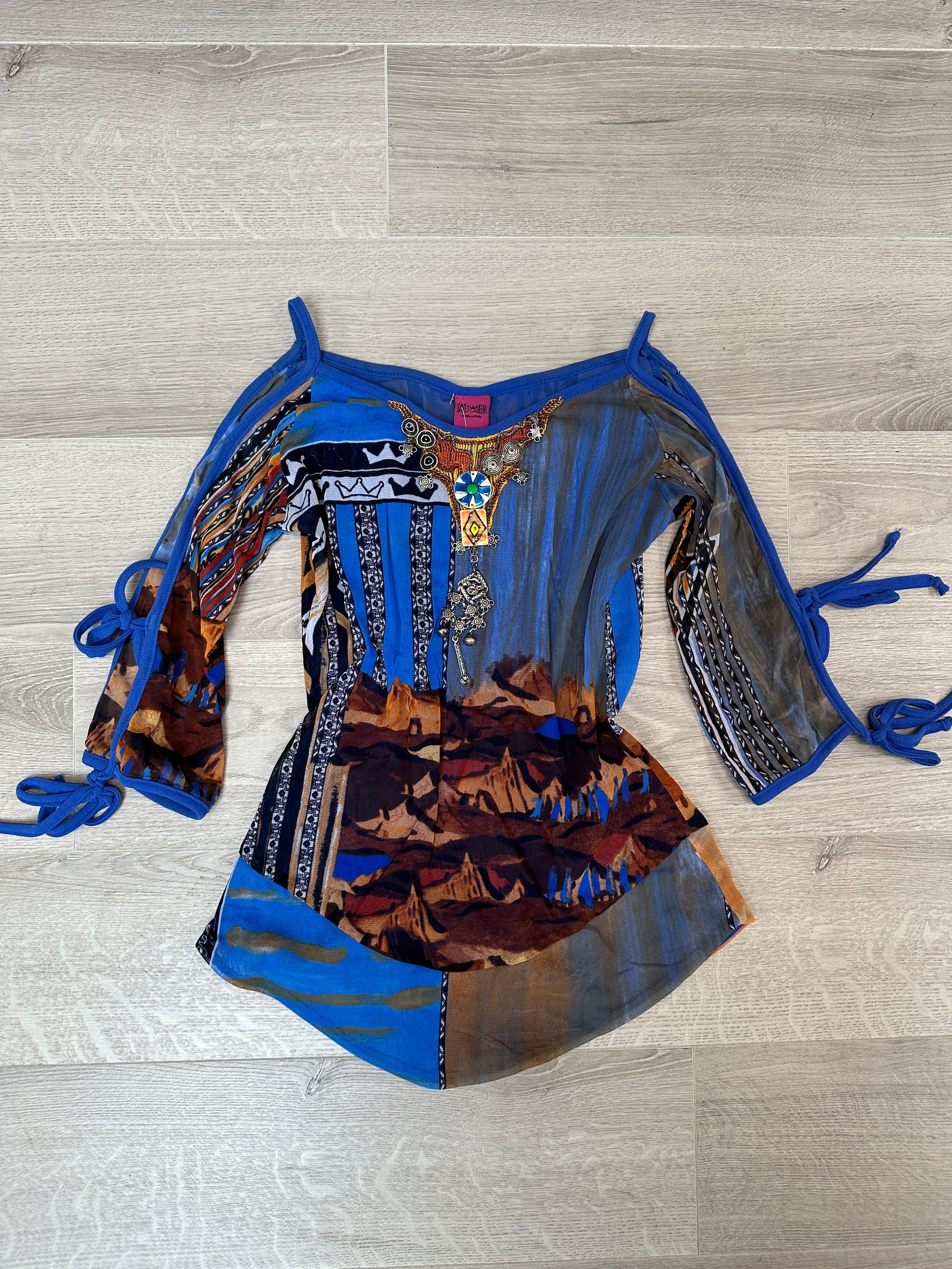 BLUE QUARTER SLEEVE TOP