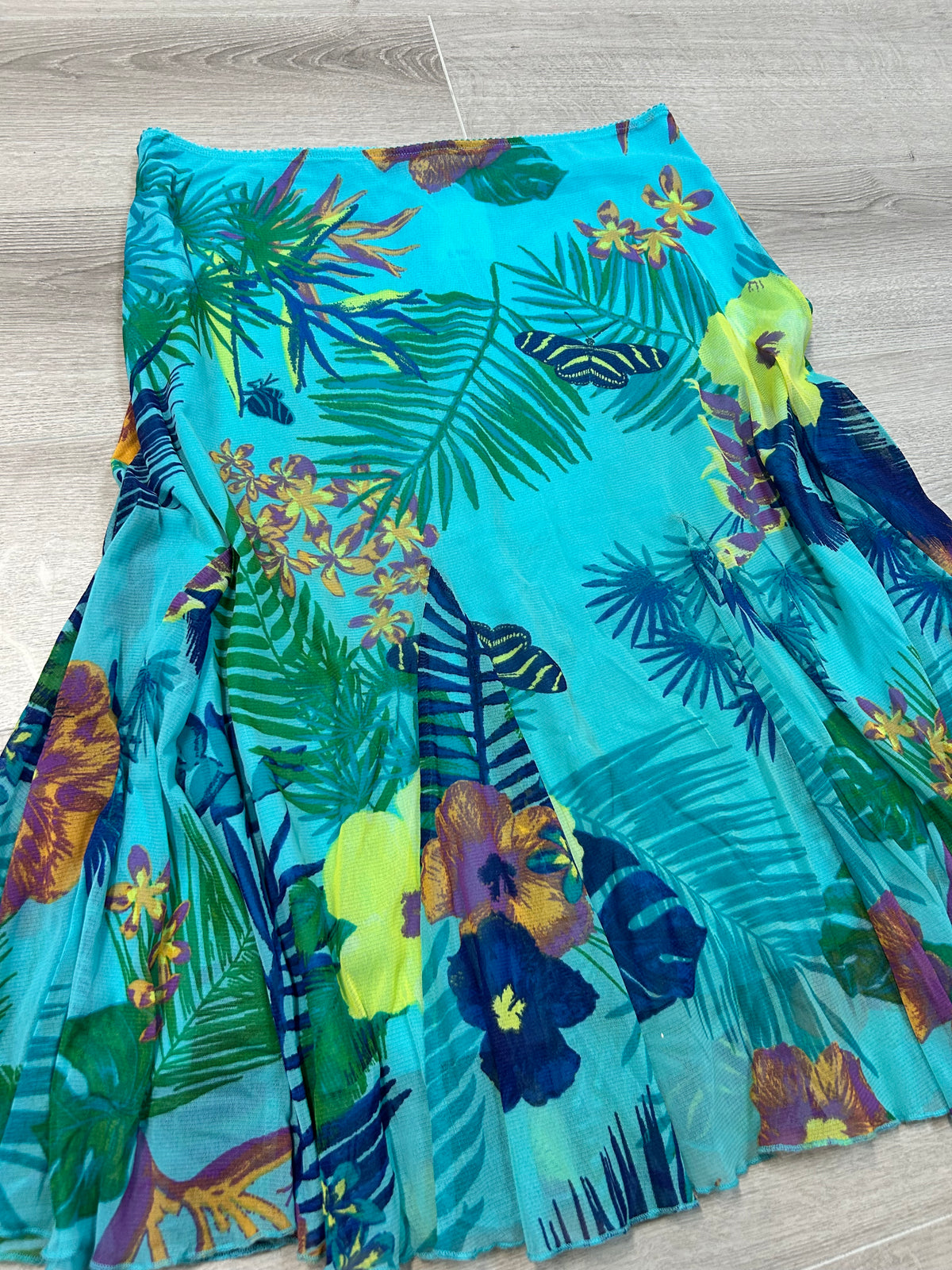 BLUE SKIRT WITH FLOWER PRINT