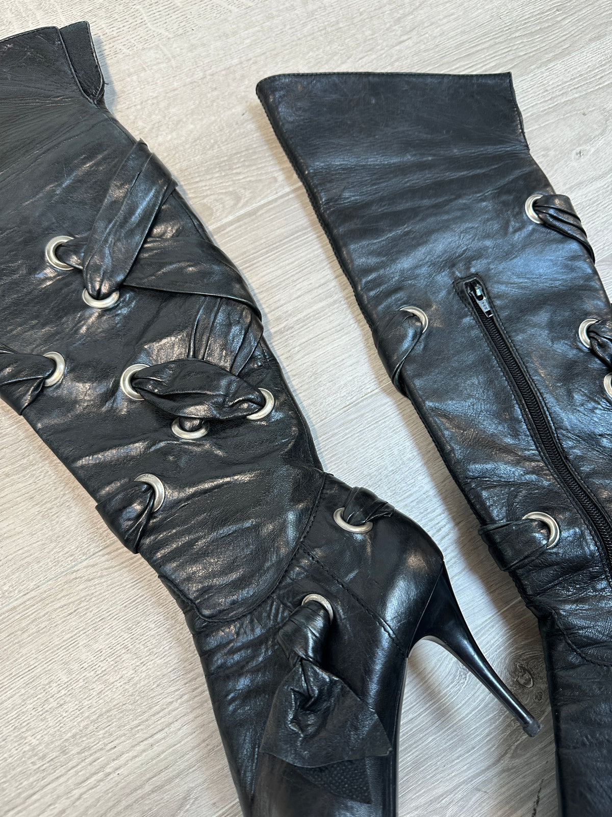 LEATHER BOOTS SIZE 39