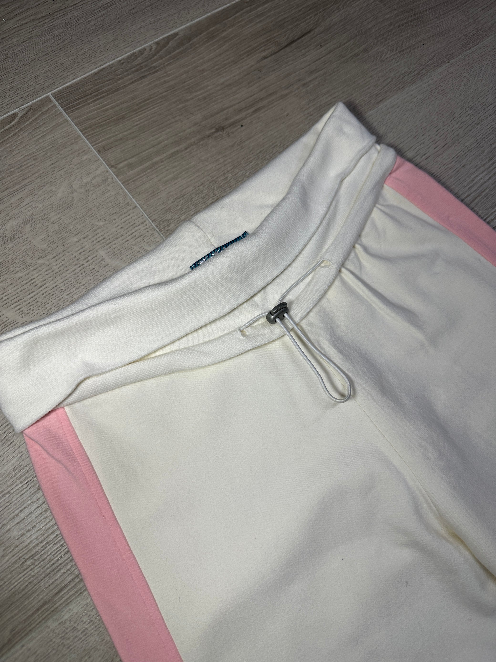 WHITE SWEATPANTS WITH PINK TRIM
