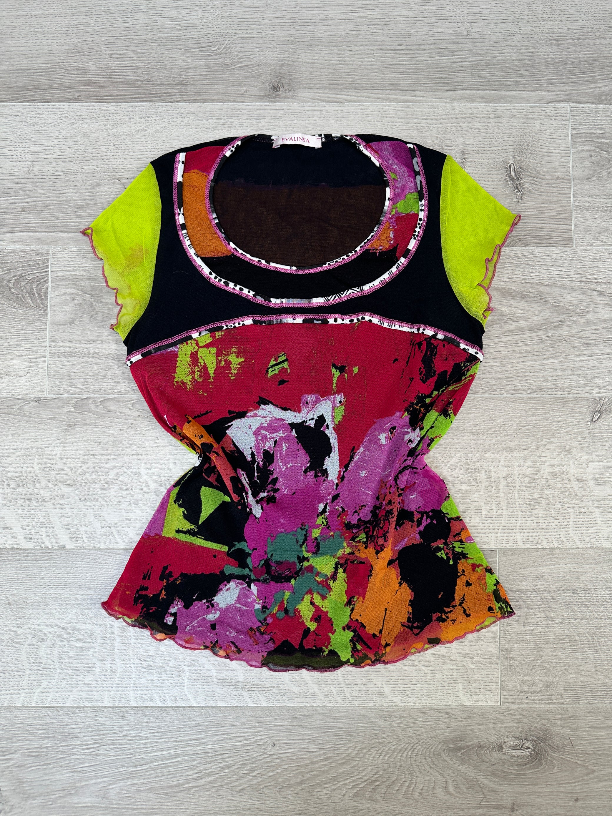 COLOURFUL GRAPHIC T-SHIRT