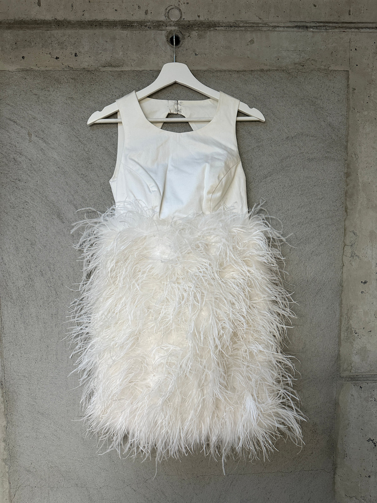 WHITE FEATHER DRESS