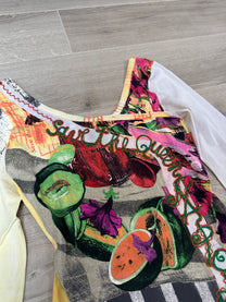GRAPHIC QUARTE SLEEVE TOP