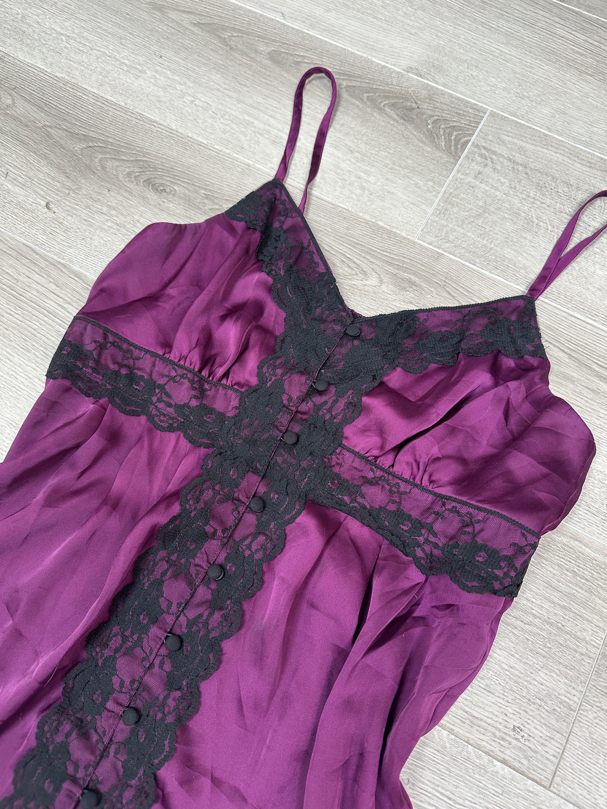 PURPLE TOP WITH BLACK LACE