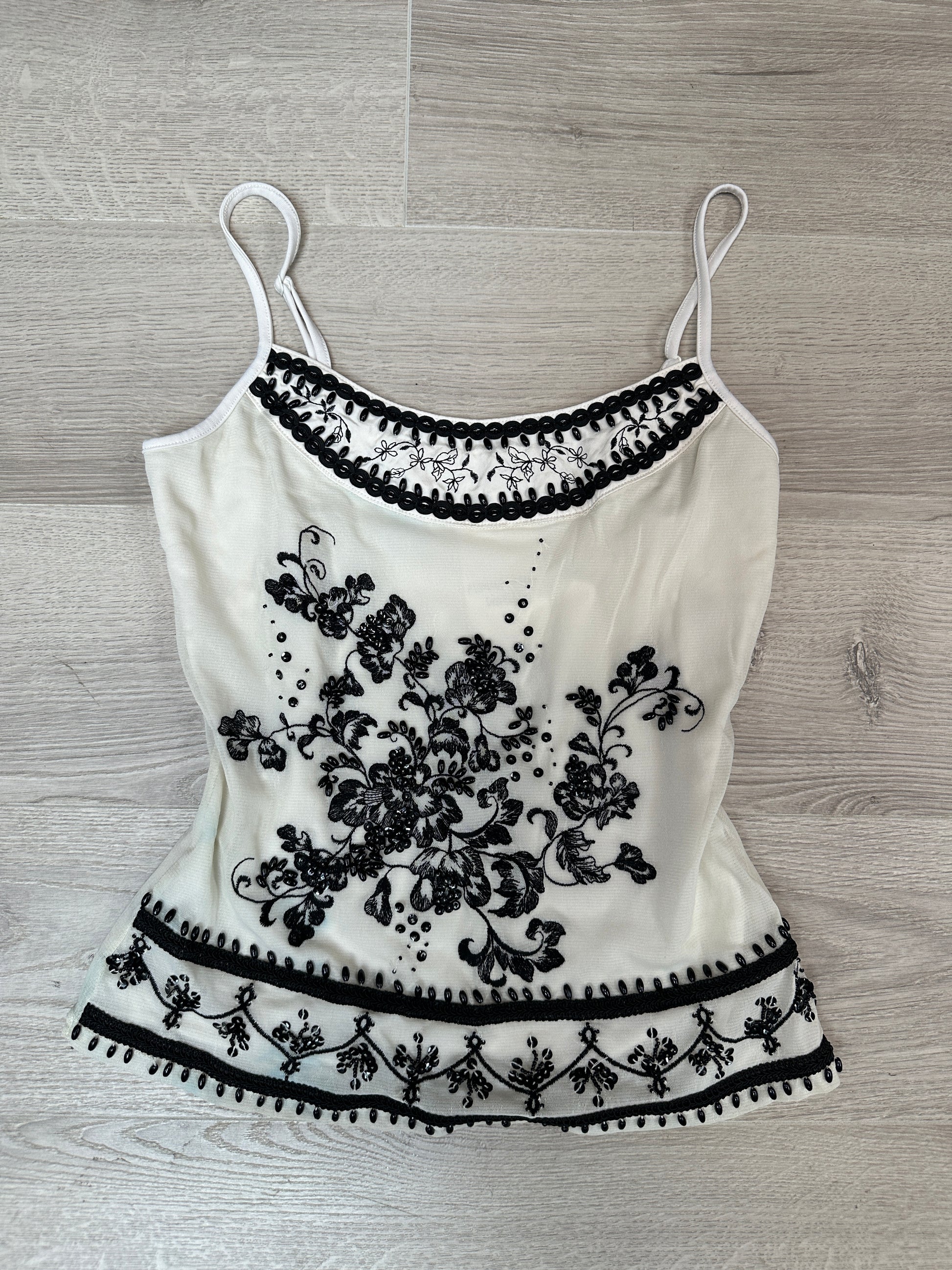 WHITE TOP WITH BLACK DETAILS