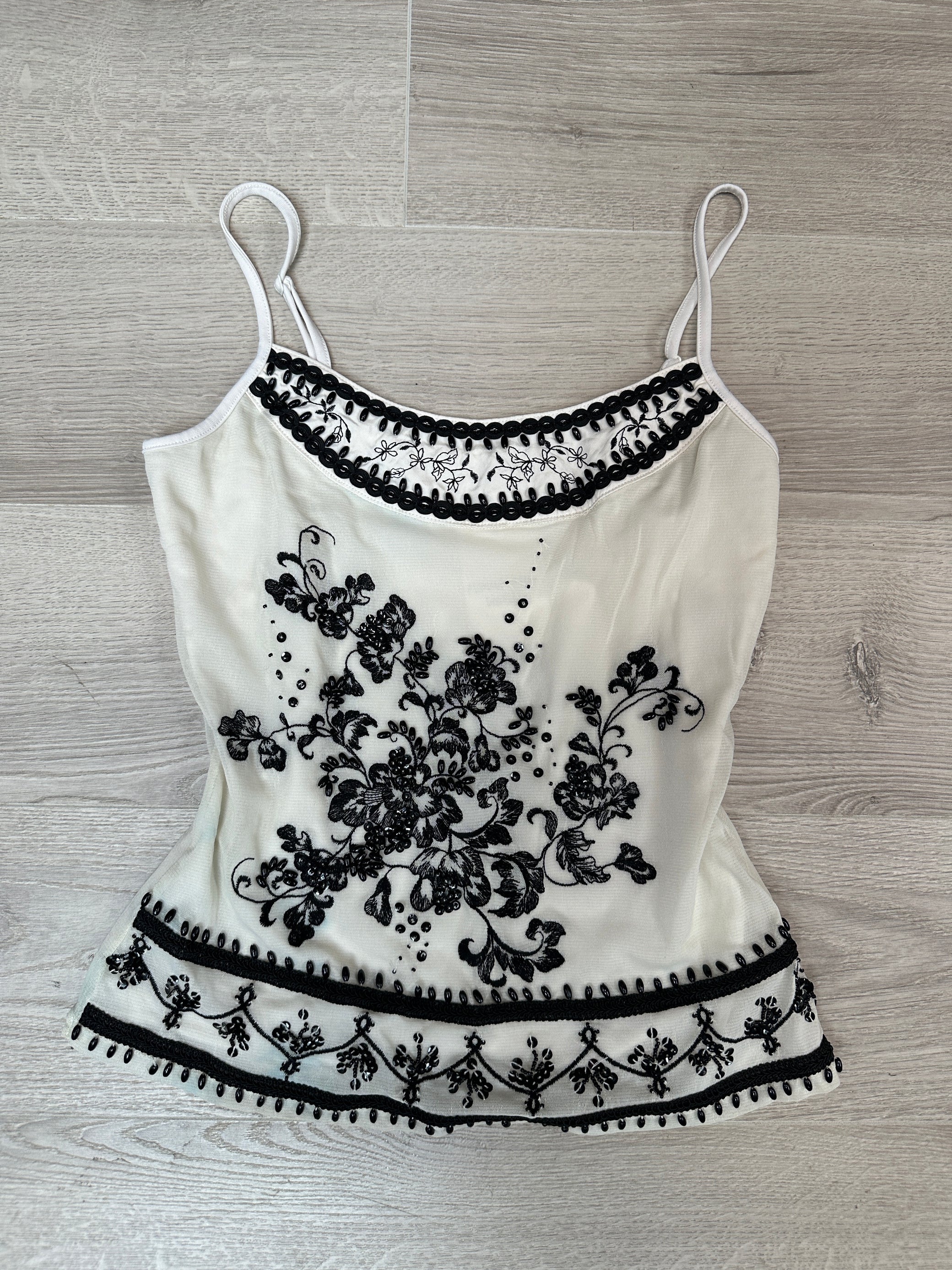 WHITE TOP WITH BLACK DETAILS
