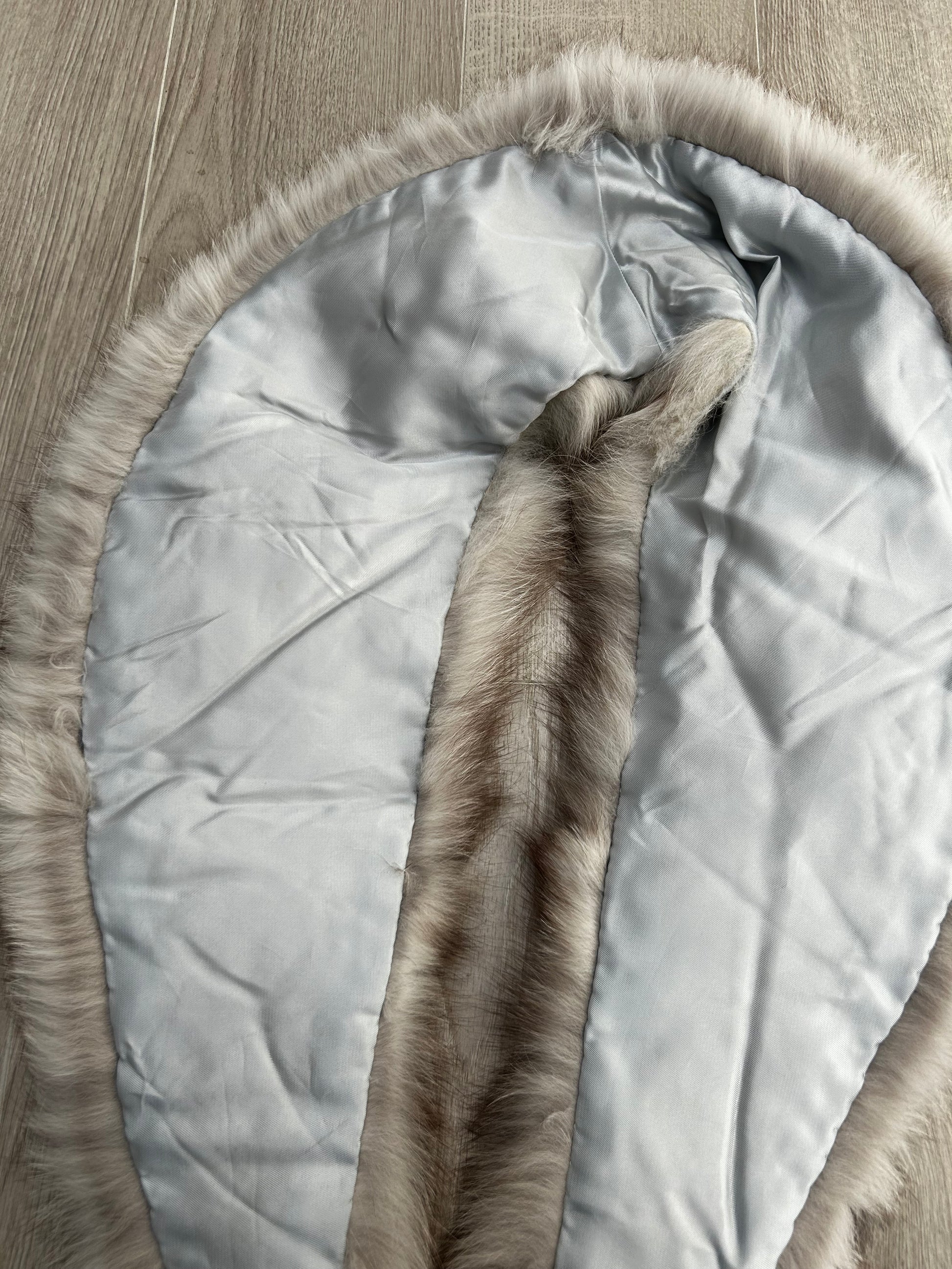 White fox fur collar