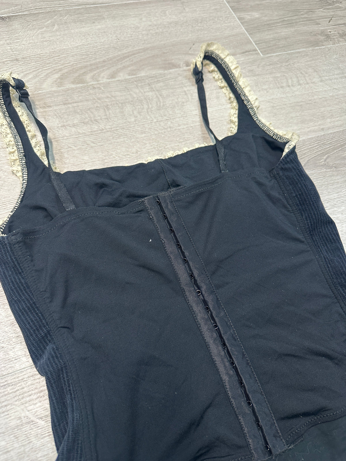 BLACK COURSET TOP