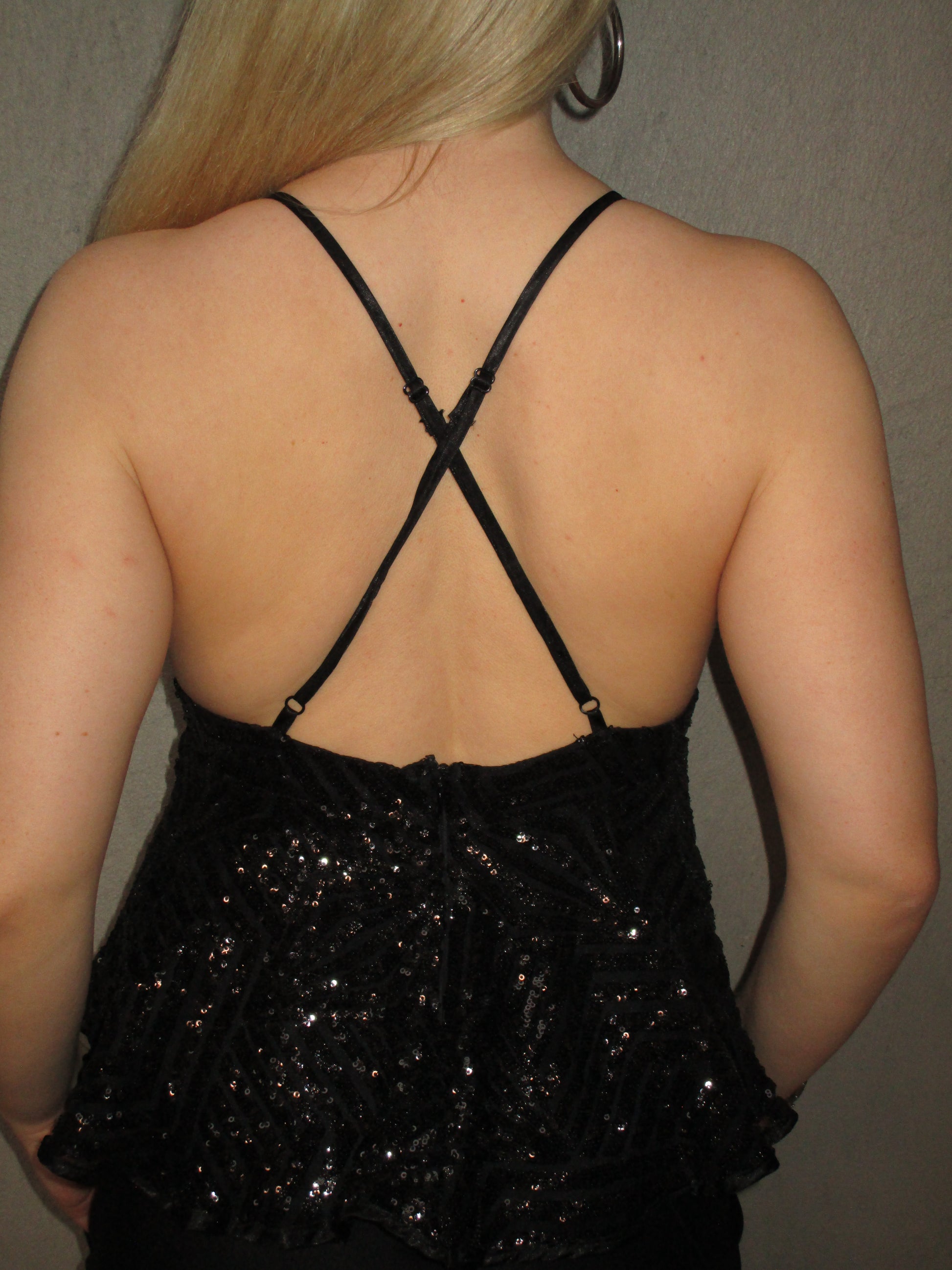 DEEP NECK SEQUIN TOP