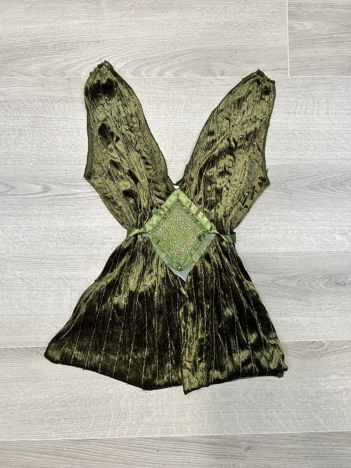 GREEN VELVET TOP