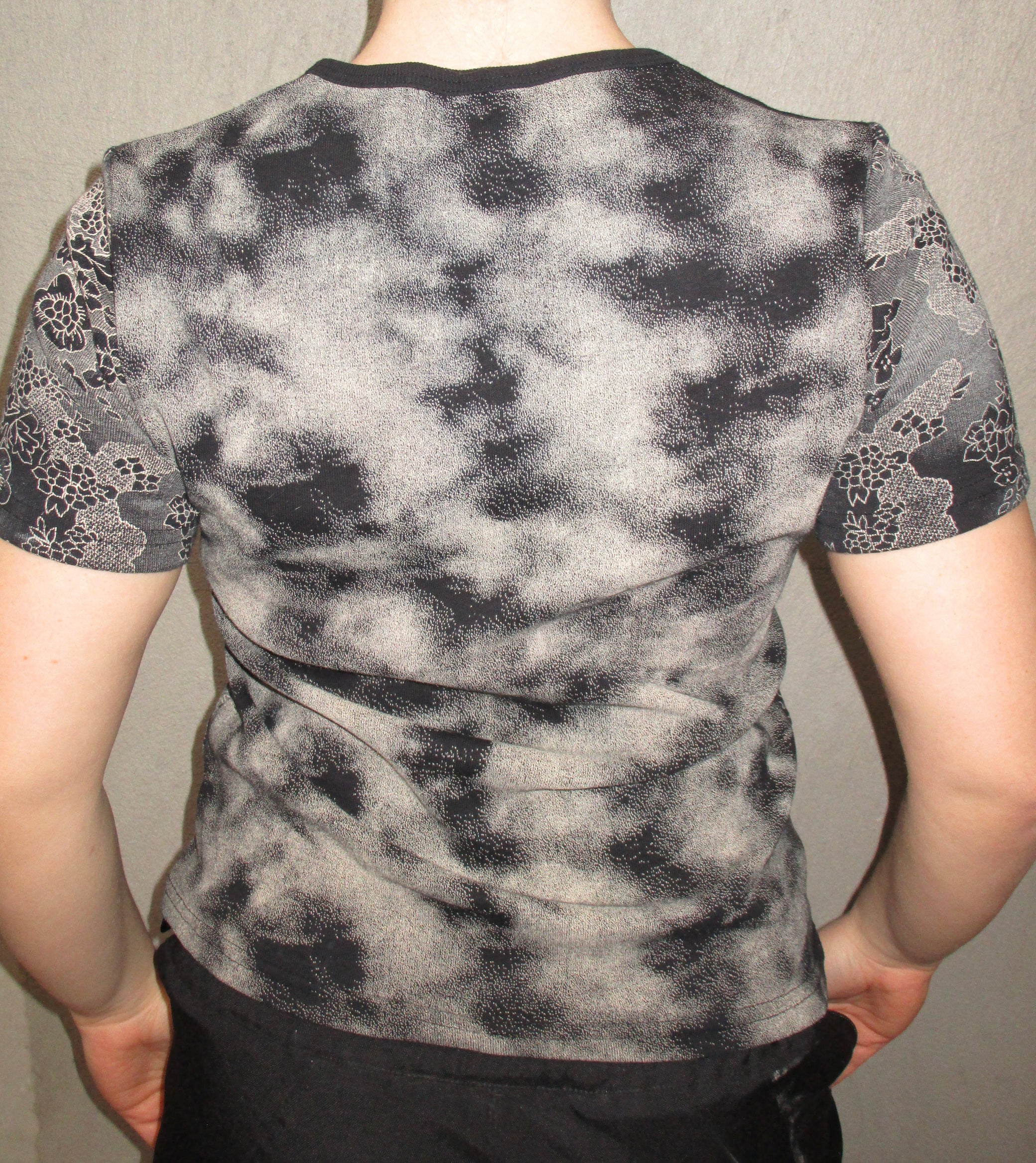 GRAPHIC T-SHIRT