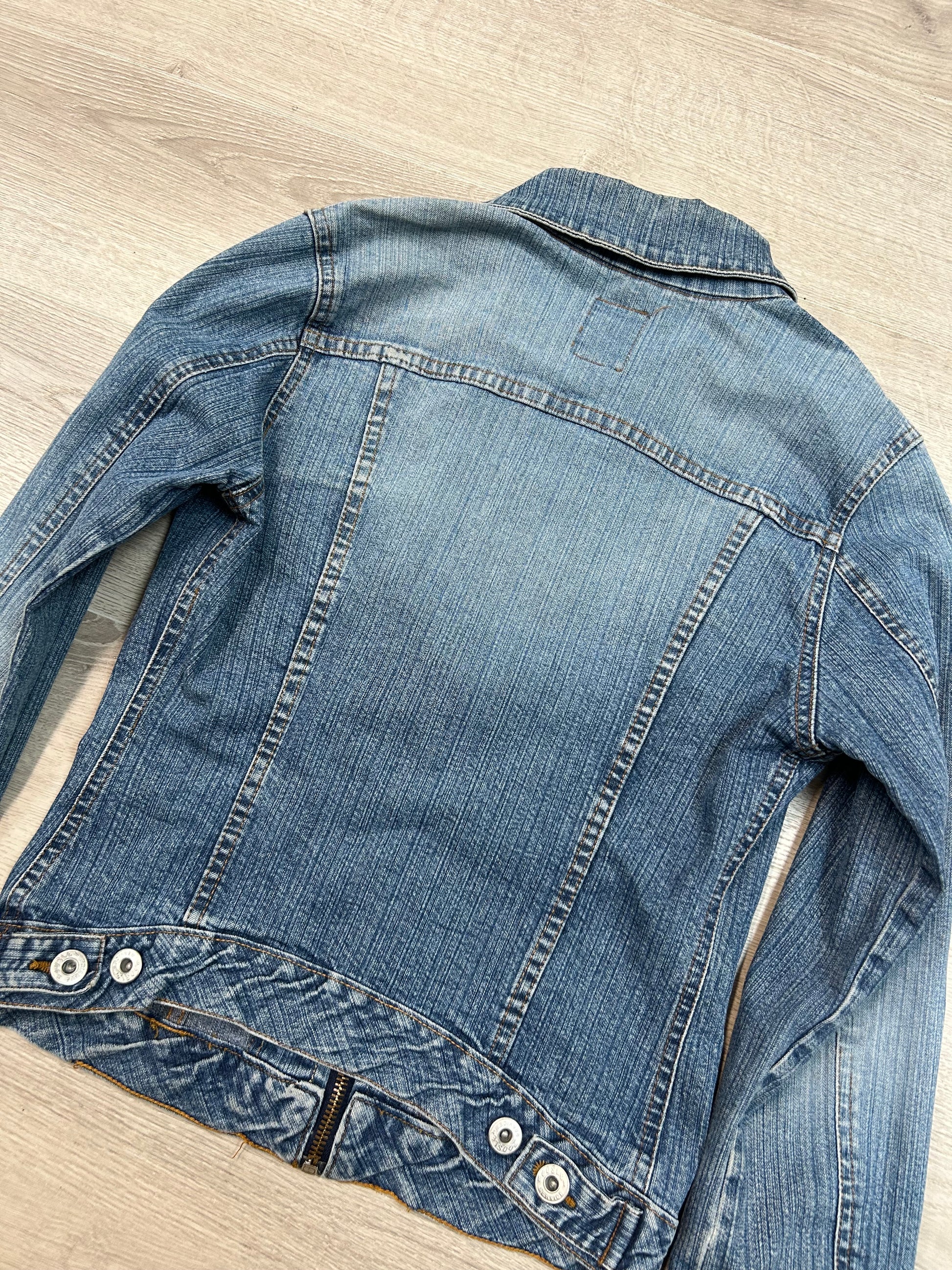 FITTED DENIM JACKET