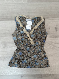 LEOPARD TOP WITH BLUE FLOWERS
