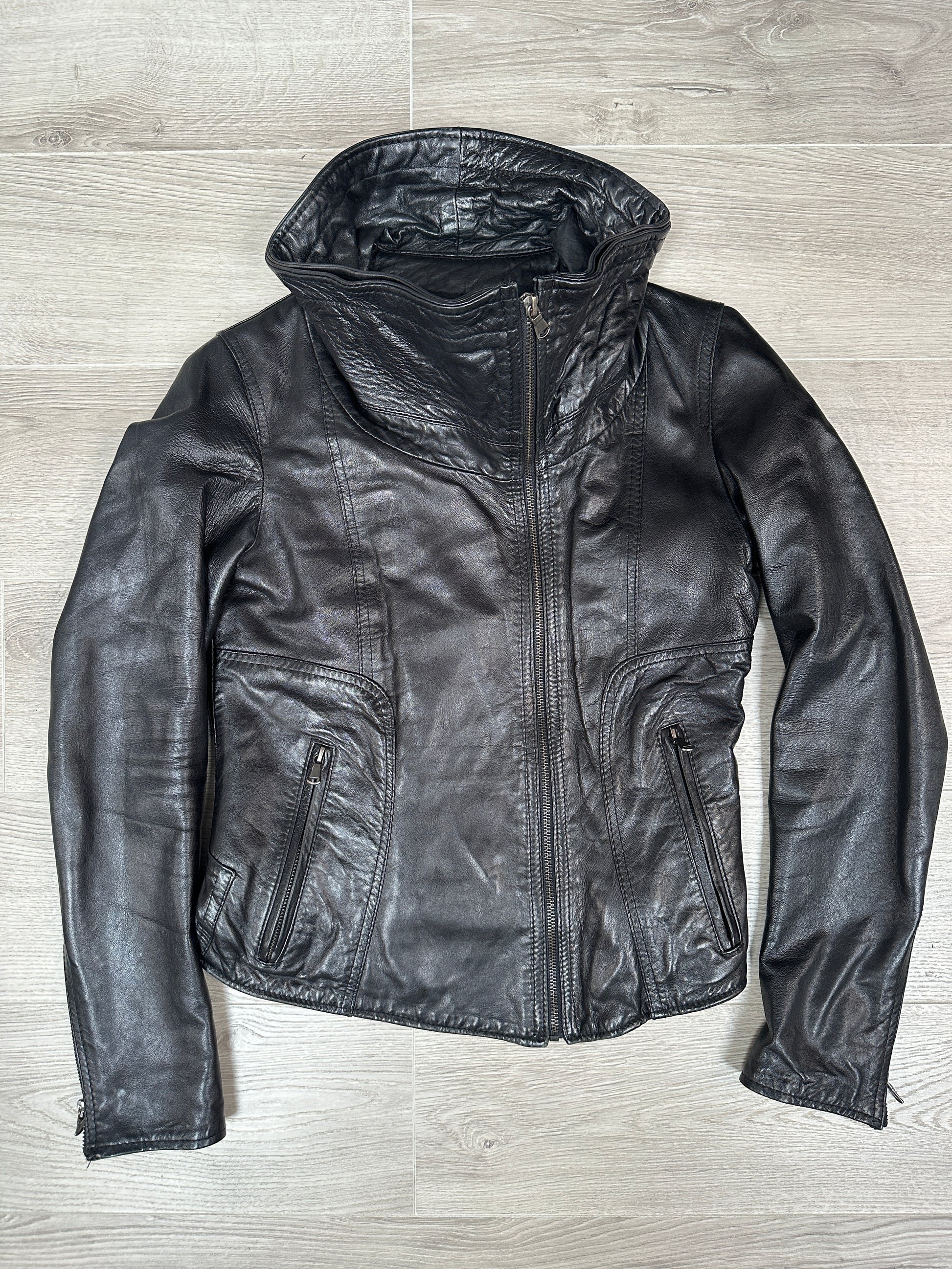 BLACK LEATHR JACKET