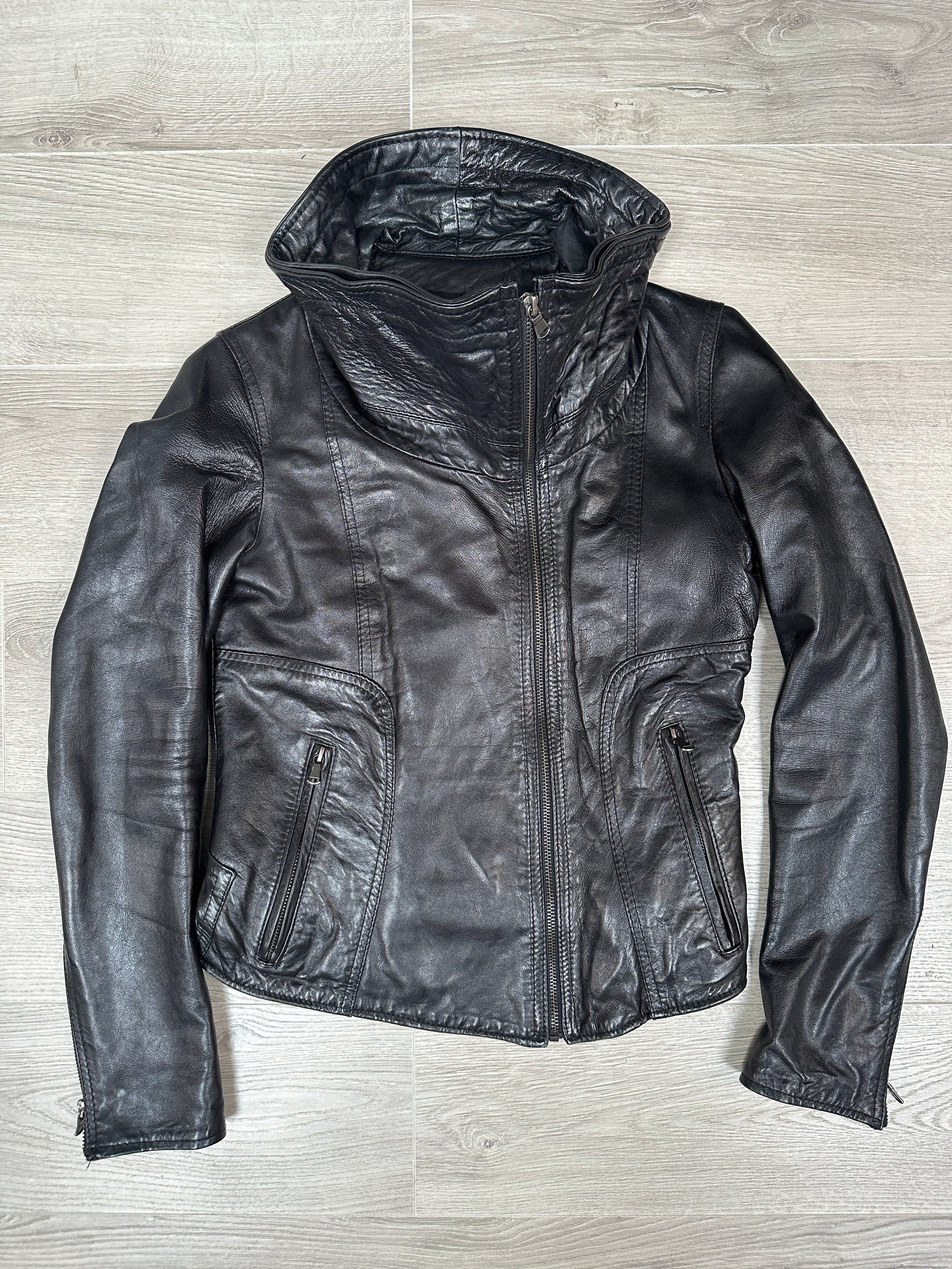 BLACK LEATHR JACKET