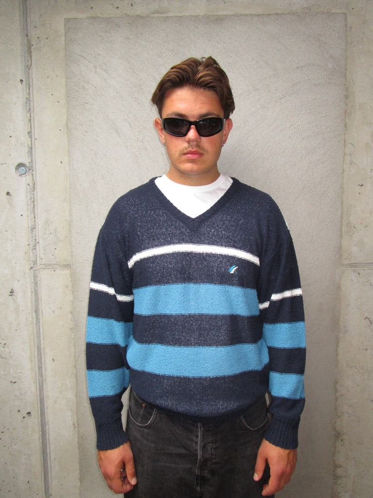 BLUE KNITTED SWEATER
