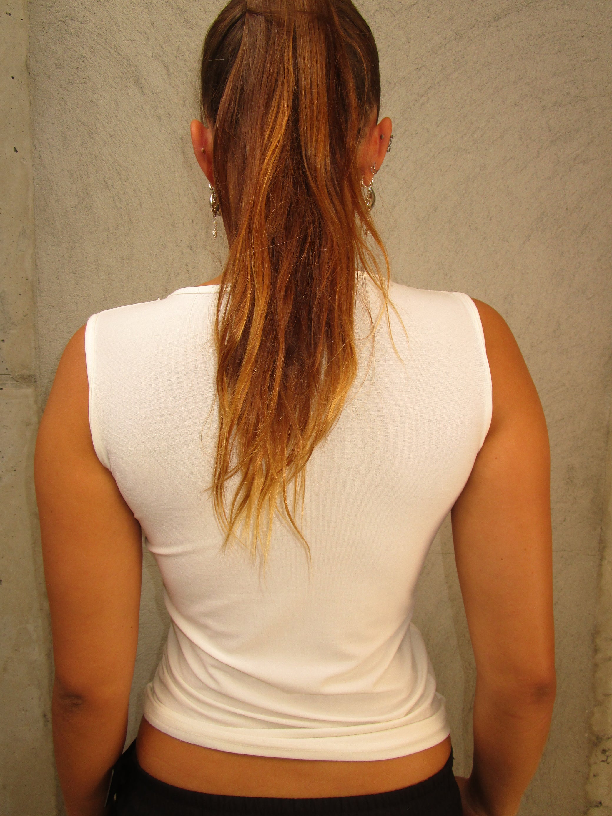 WHITE TOP WITH SEQUIN AND MESH